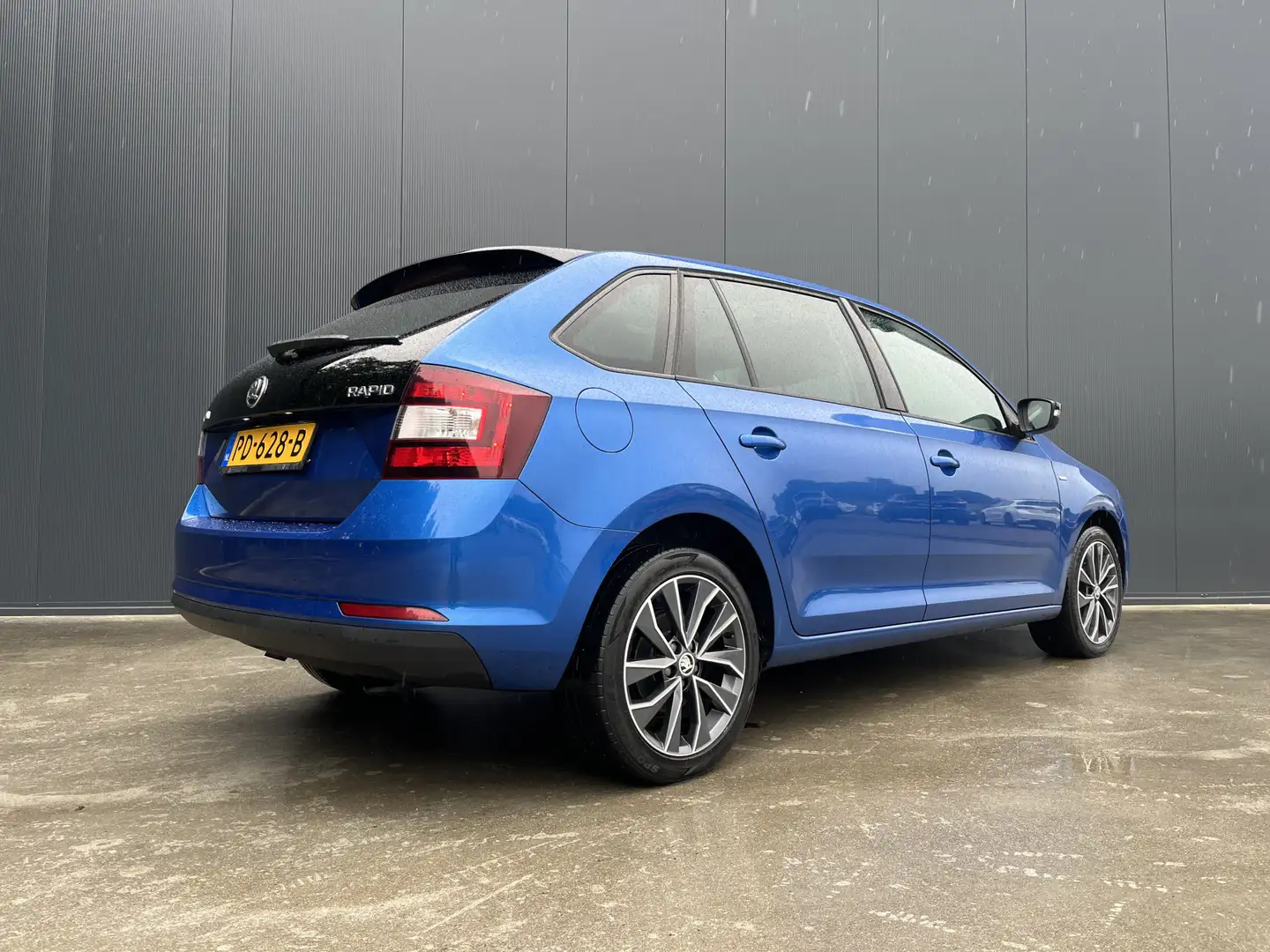 Skoda Rapid/Spaceback 1.4 TDI AUTOMAAT PANO DAK XENON NAVI CRUISE ECC HA Blauw - 2
