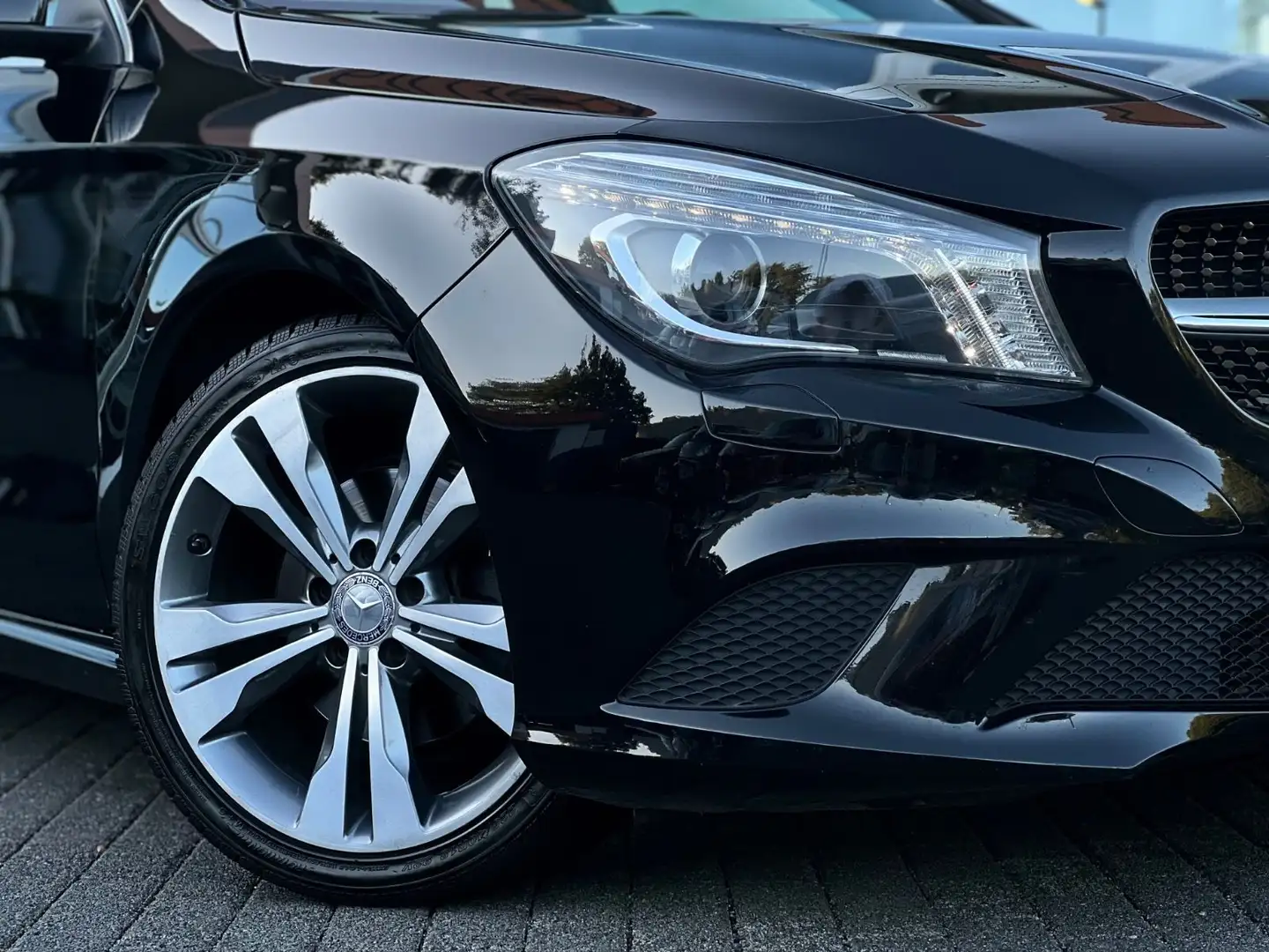 Mercedes-Benz CLA 180 Limousine*Kamera*Shz*Klima*Xenon Noir - 2