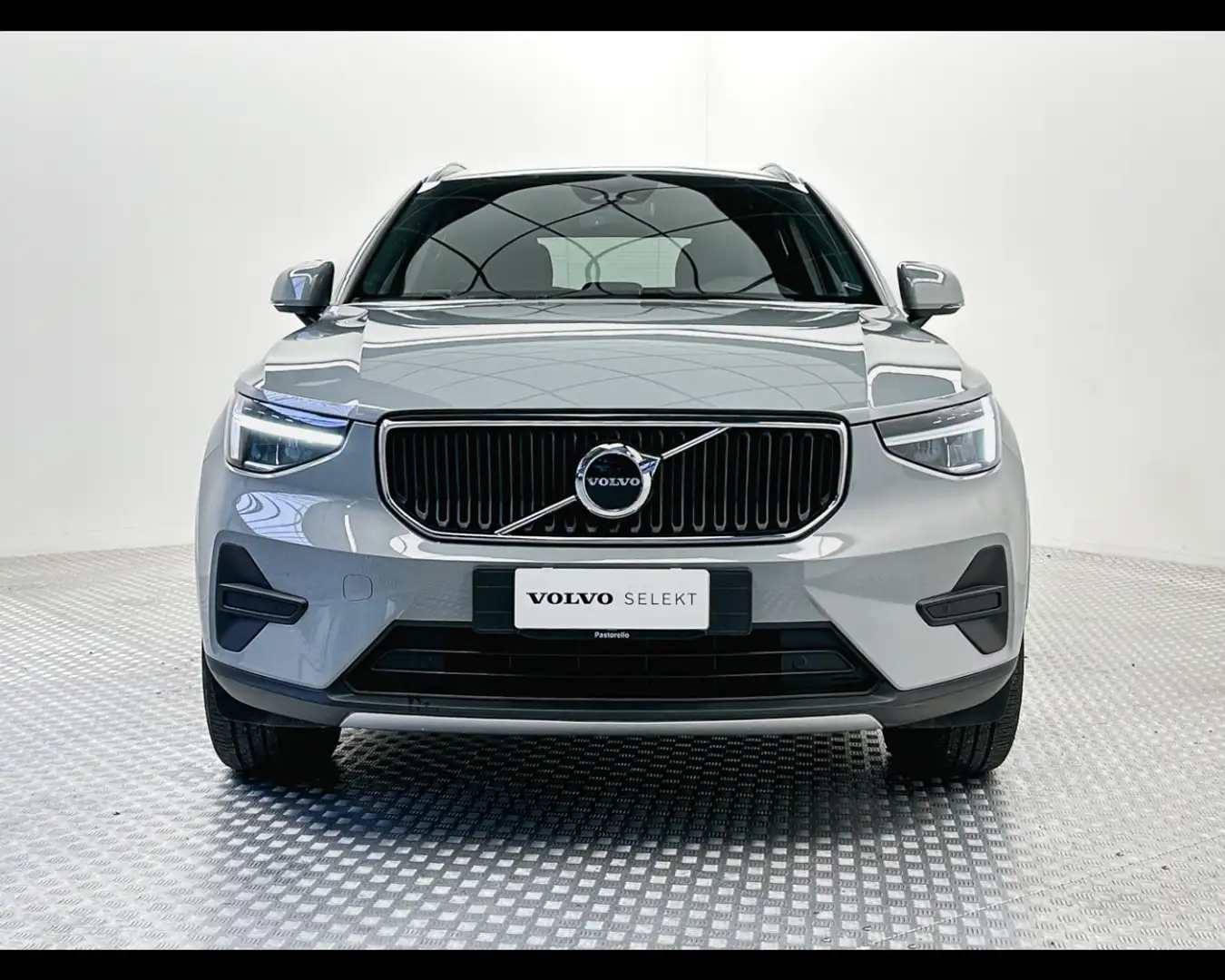 Volvo XC40 B3 automatico Core Grau - 2
