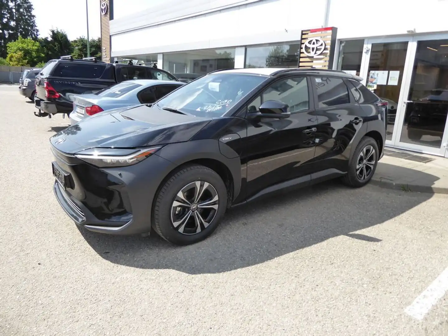 Toyota bZ4X Elektro 71,4kWh Aut. *COMFORT* Schwarz - 2