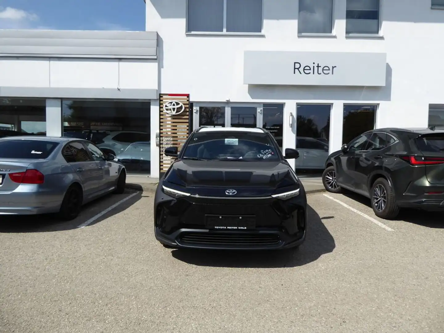 Toyota bZ4X Elektro 71,4kWh Aut. *COMFORT* Schwarz - 1