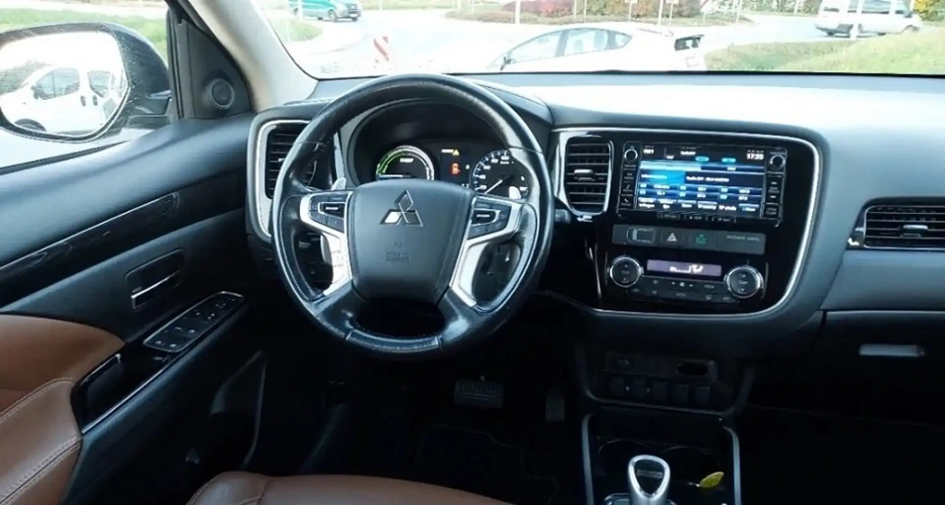 Mitsubishi Outlander 2.0 4WD Plug-In Hybrid Negru - 2