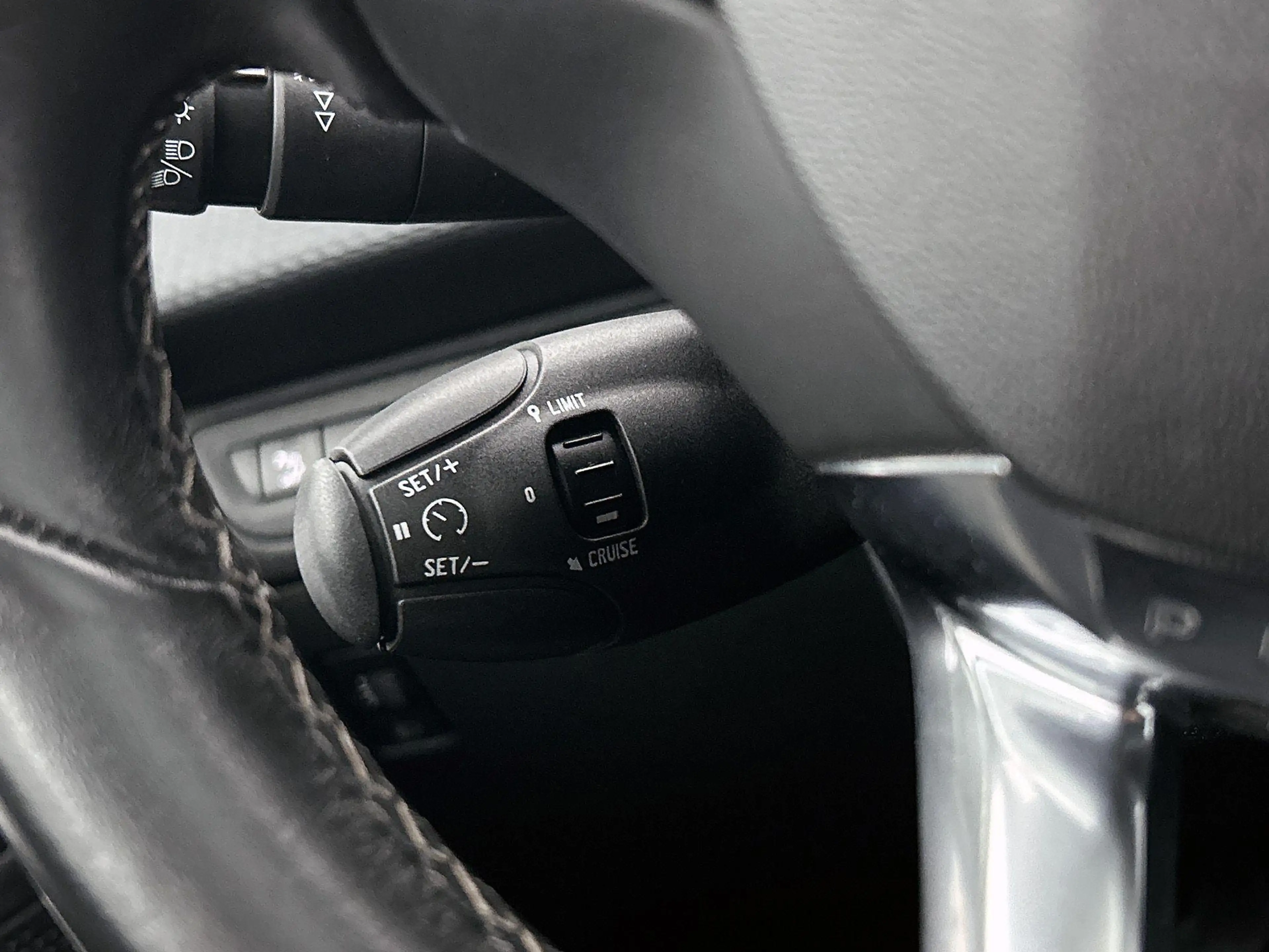 Peugeot 2008 1.2 130pk Blue Lease Allure | Trekhaak | Glazendak — photo 15