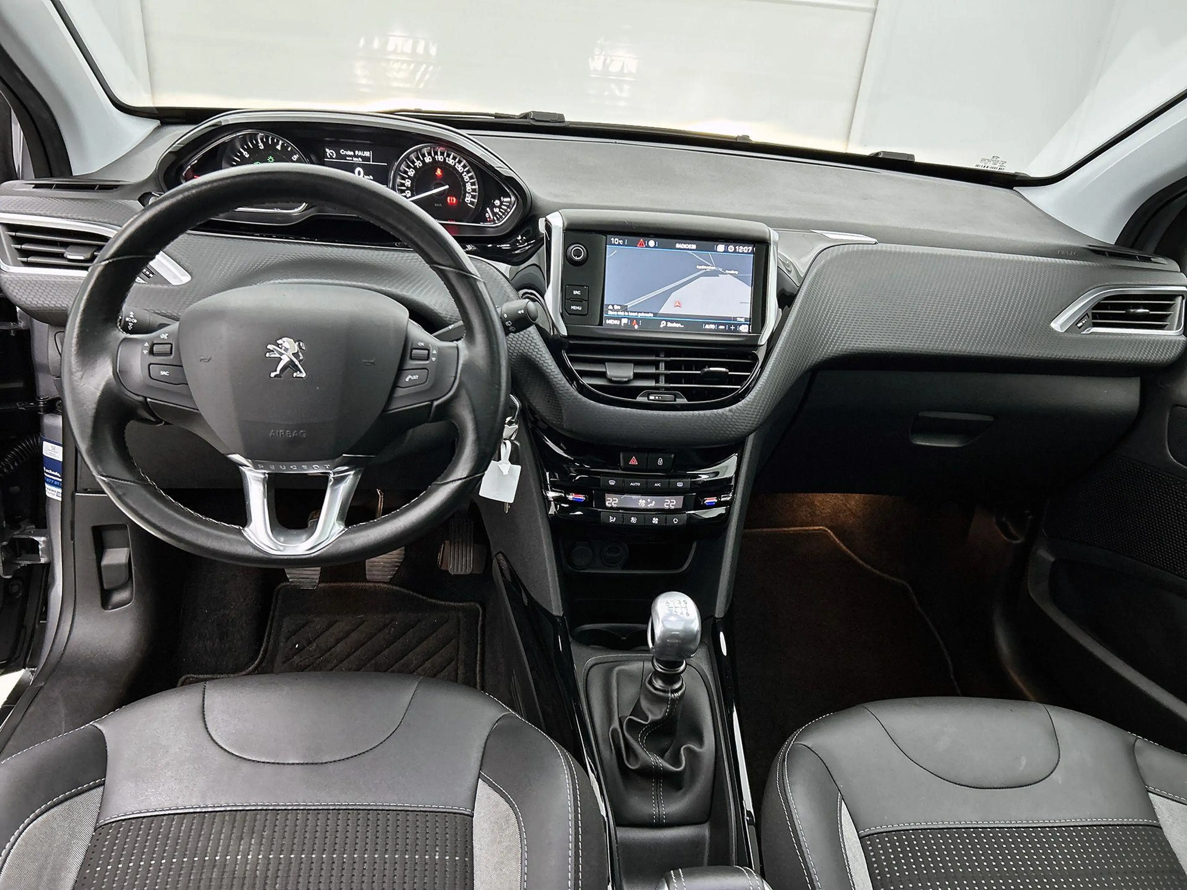 Peugeot 2008 1.2 130pk Blue Lease Allure | Trekhaak | Glazendak — photo 11