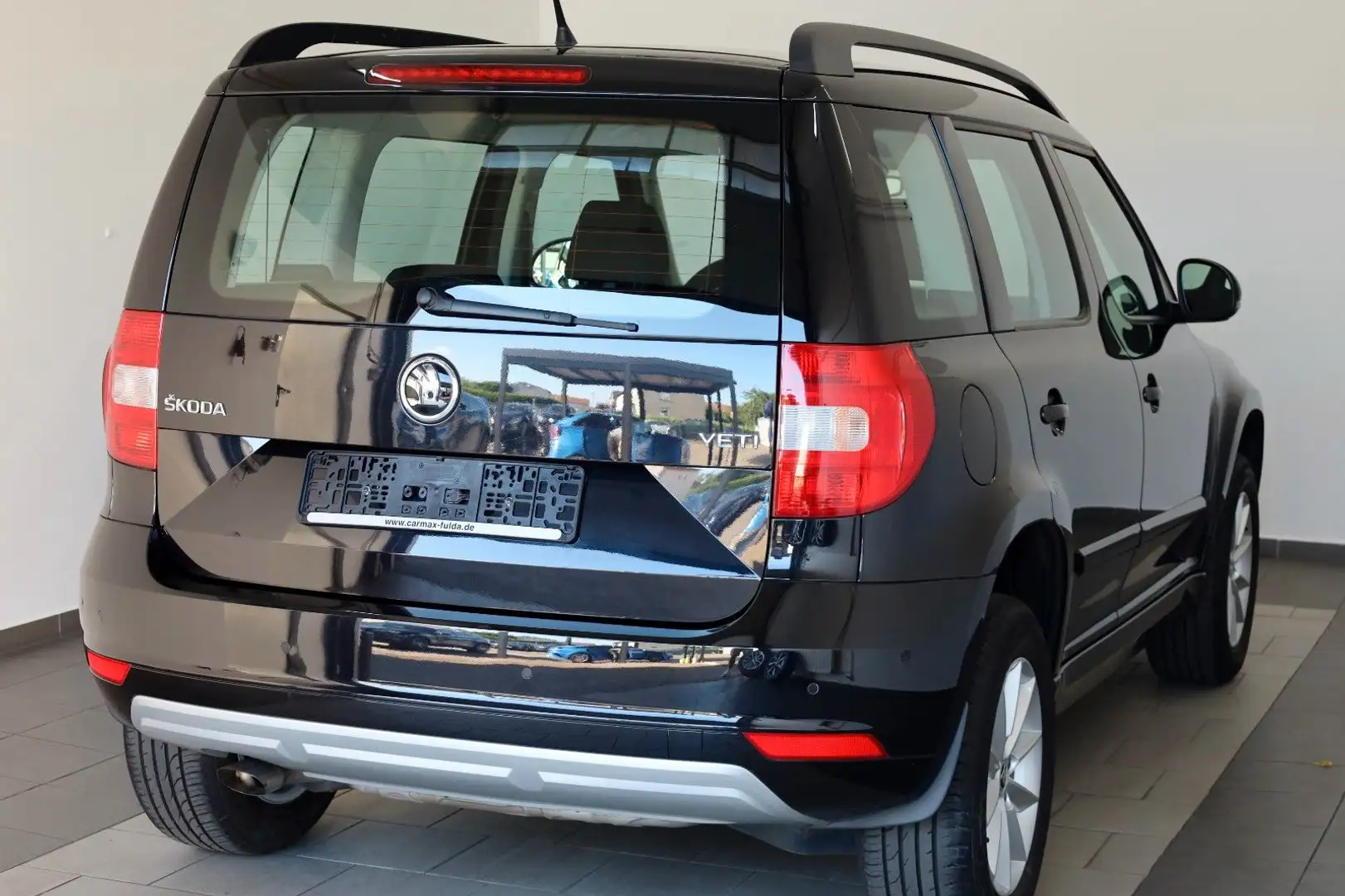 Skoda Yeti Ambition SH,PDC,8-fach bereift Schwarz - 2