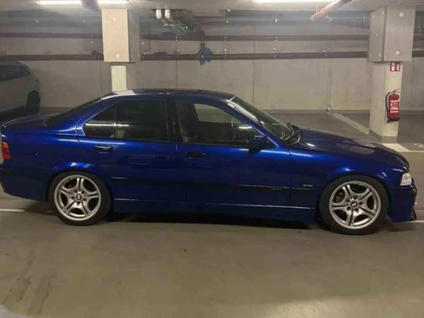 BMW 320 3er-Reihe E36 Limousine Bleu - 2