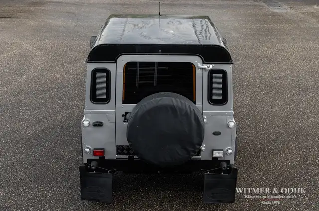 Land Rover Defender view 12