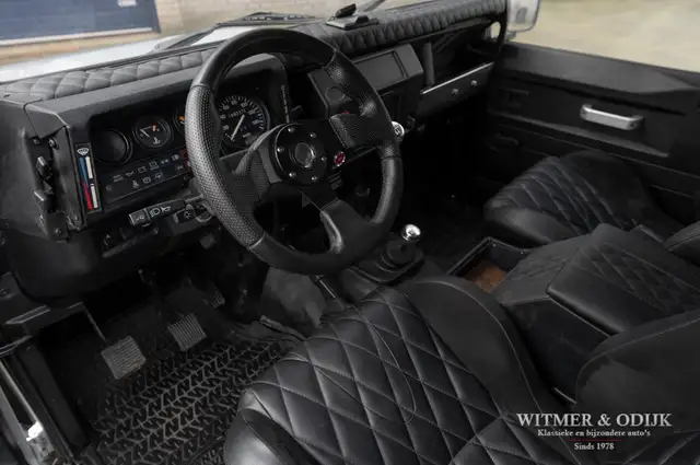 Land Rover Defender view 3