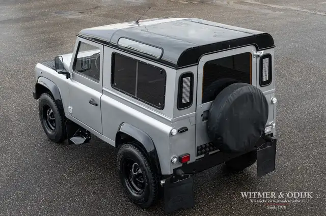 Land Rover Defender view 5
