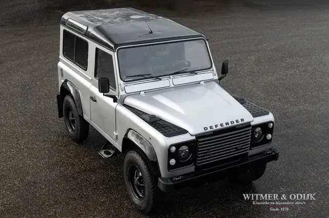 Land Rover Defender view 11
