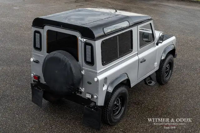Land Rover Defender view 7