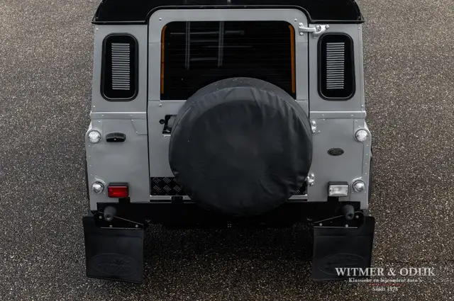 Land Rover Defender view 6