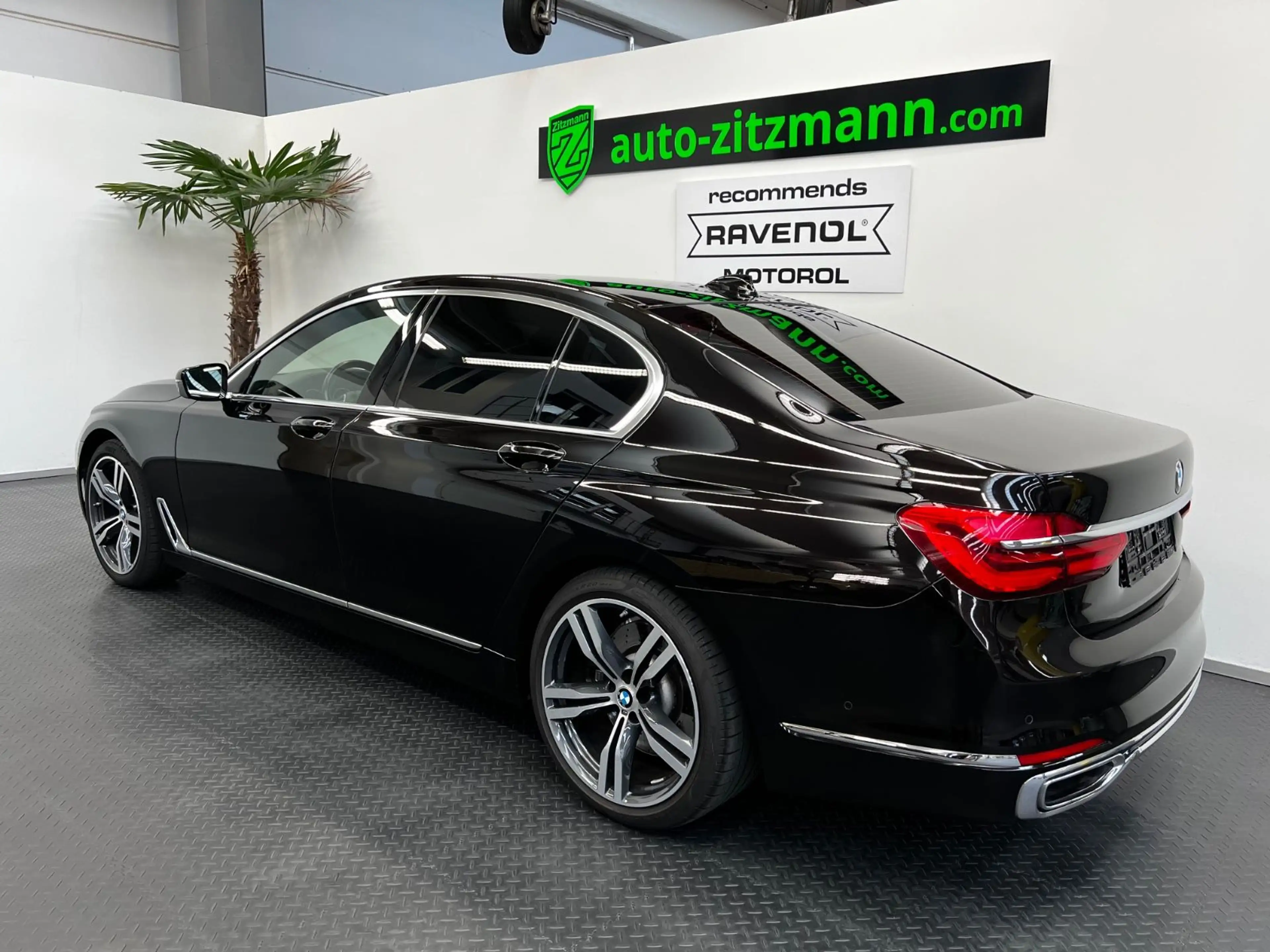 BMW 750 i xDrive Individual *H&K*ACC*360°CAM*SHD* — photo 2