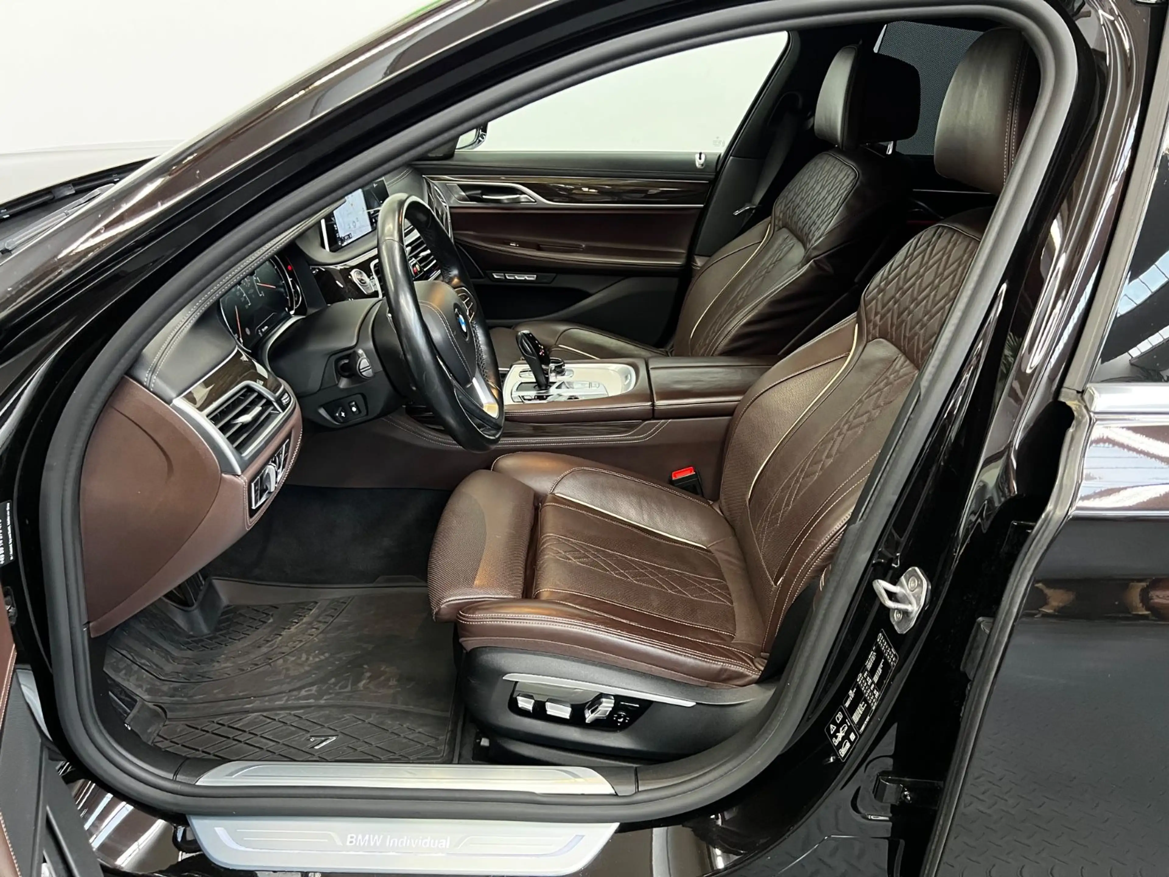 BMW 750 i xDrive Individual *H&K*ACC*360°CAM*SHD* — photo 14