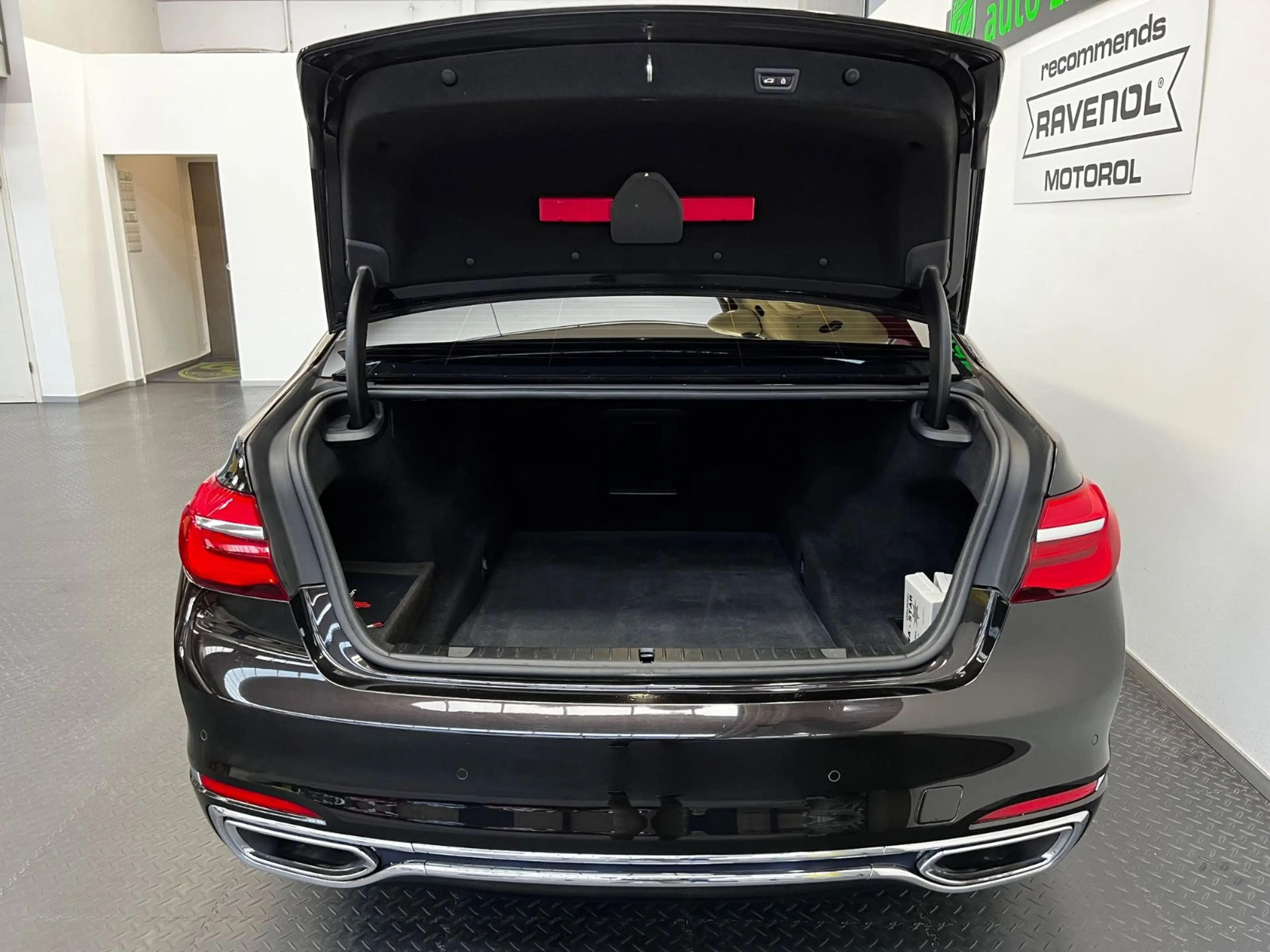 BMW 750 i xDrive Individual *H&K*ACC*360°CAM*SHD* — photo 8