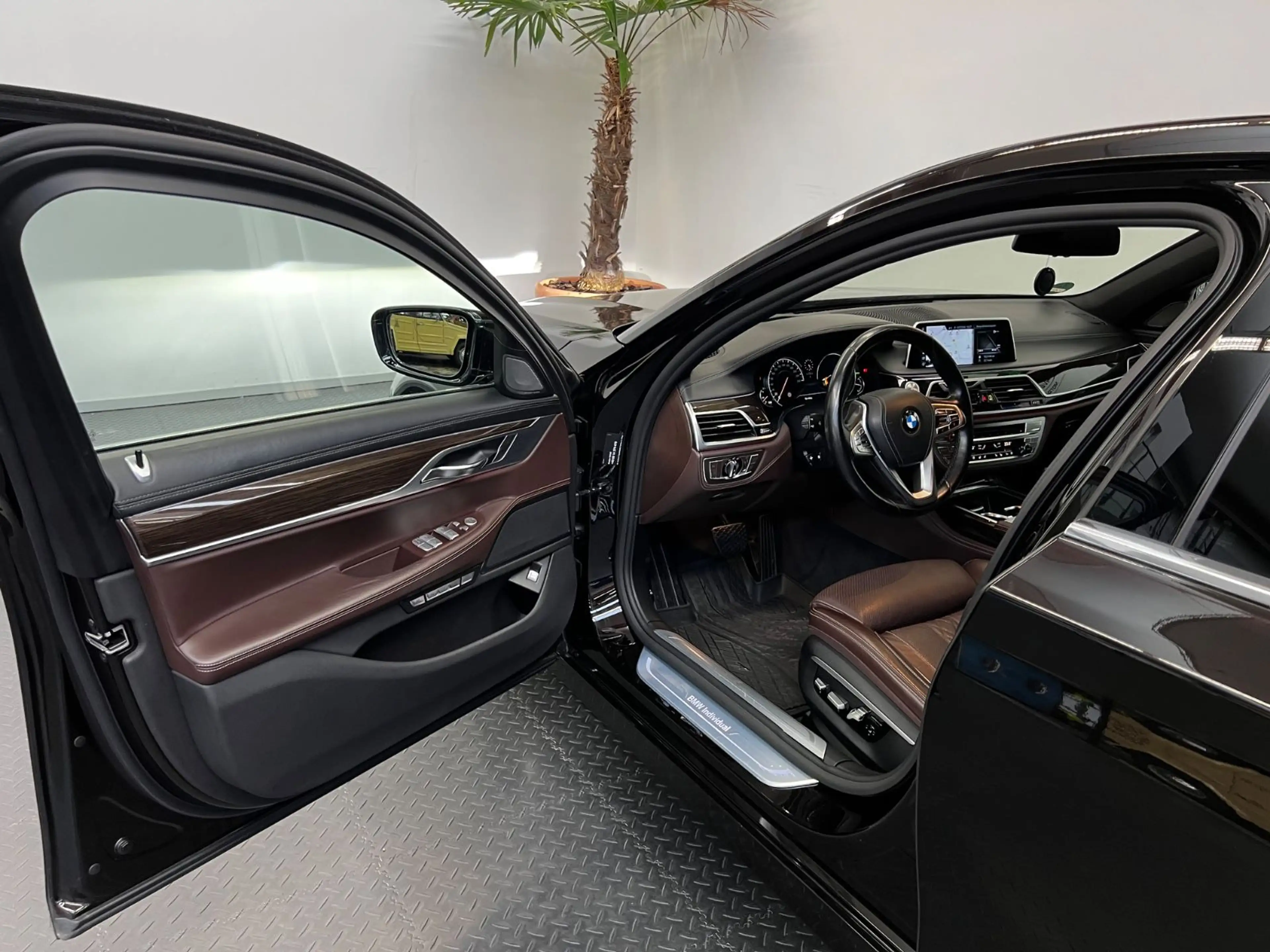 BMW 750 i xDrive Individual *H&K*ACC*360°CAM*SHD* — photo 12