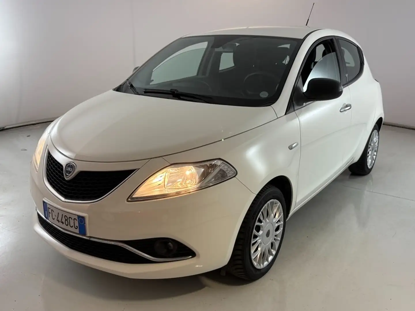 Lancia Ypsilon 5 Porte 1.2  30th Anniversary Bianco - 1