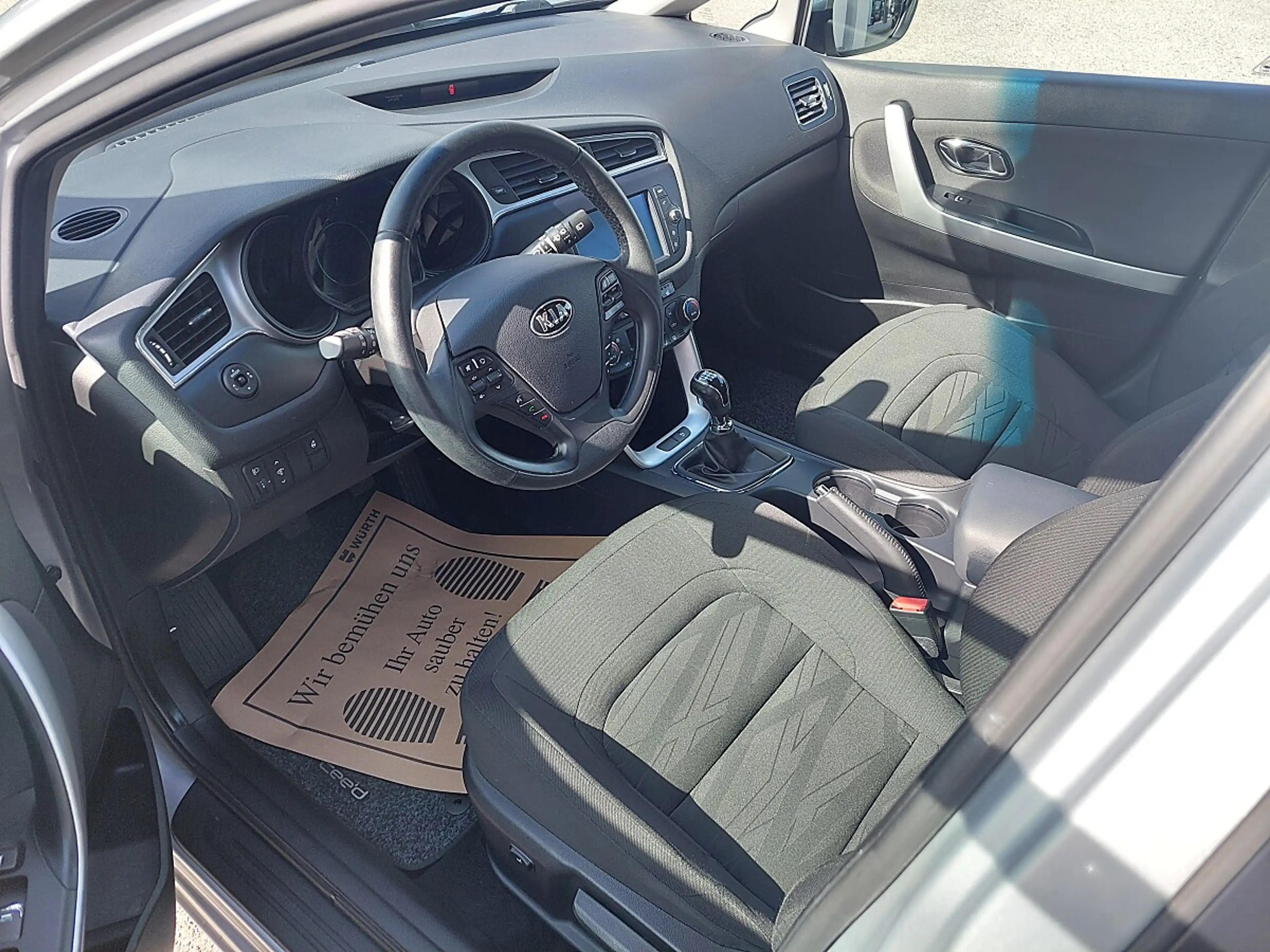 Kia Ceed / cee'd cee'd 1,4 MPI Silber Plus — photo 10