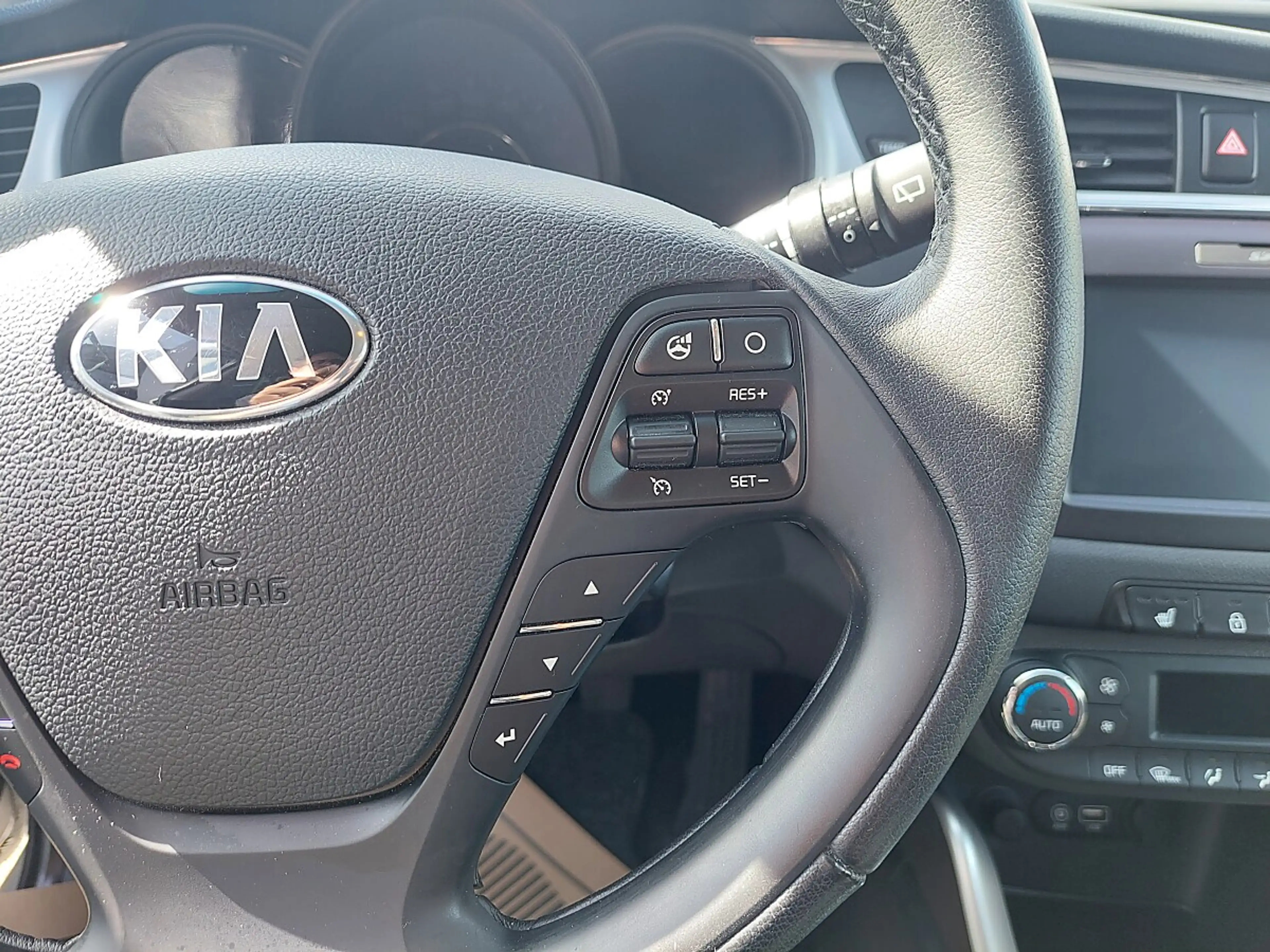 Kia Ceed / cee'd cee'd 1,4 MPI Silber Plus — photo 14