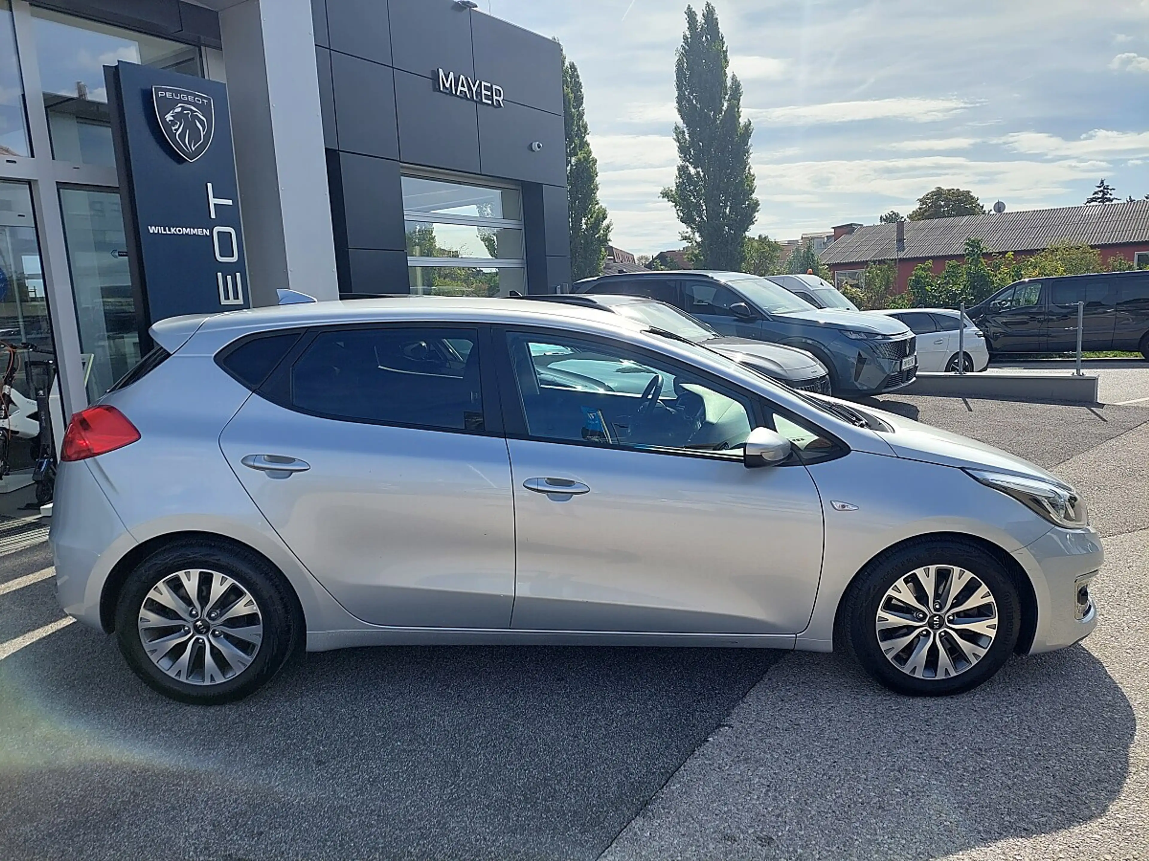 Kia Ceed / cee'd cee'd 1,4 MPI Silber Plus — photo 3