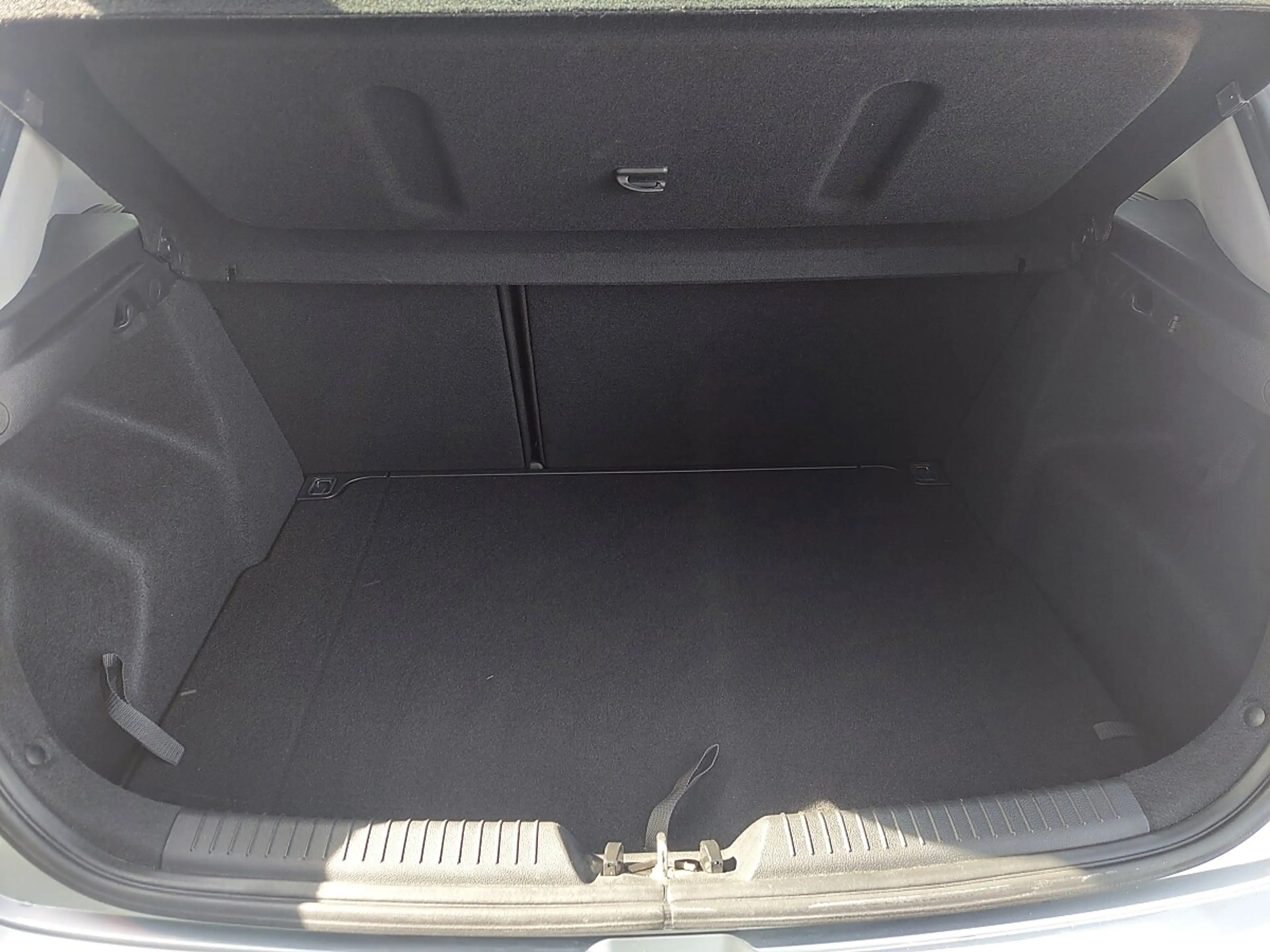 Kia Ceed / cee'd cee'd 1,4 MPI Silber Plus — photo 6