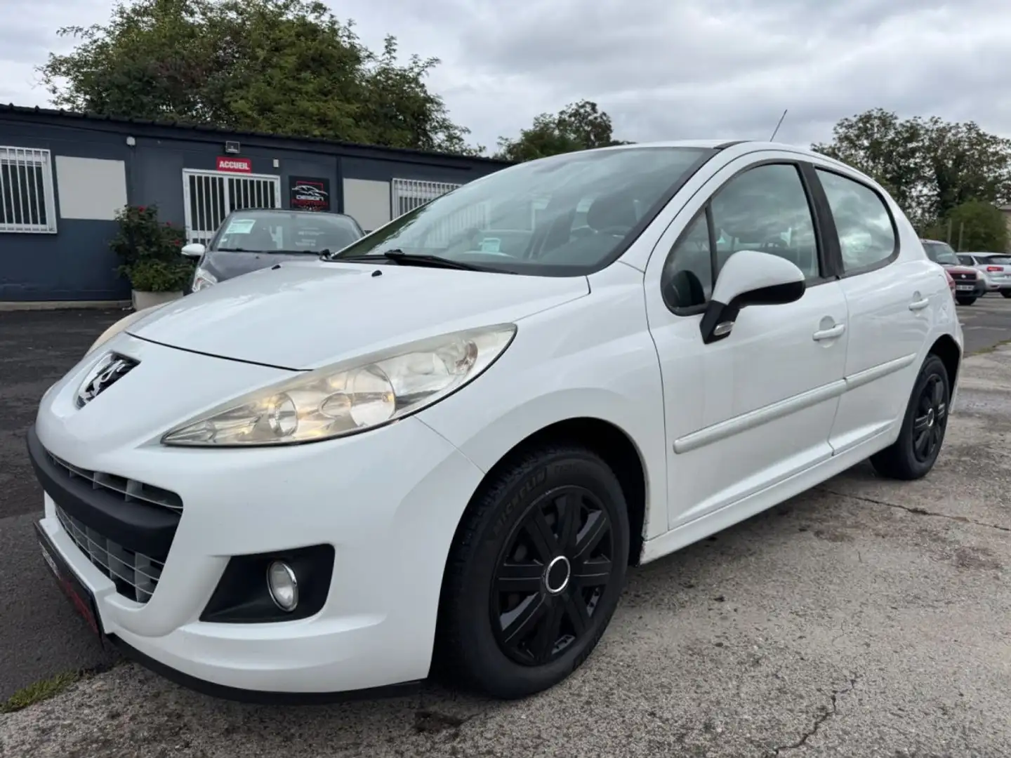 Peugeot 207 1.6 HDI 92CH Active Weiß - 1