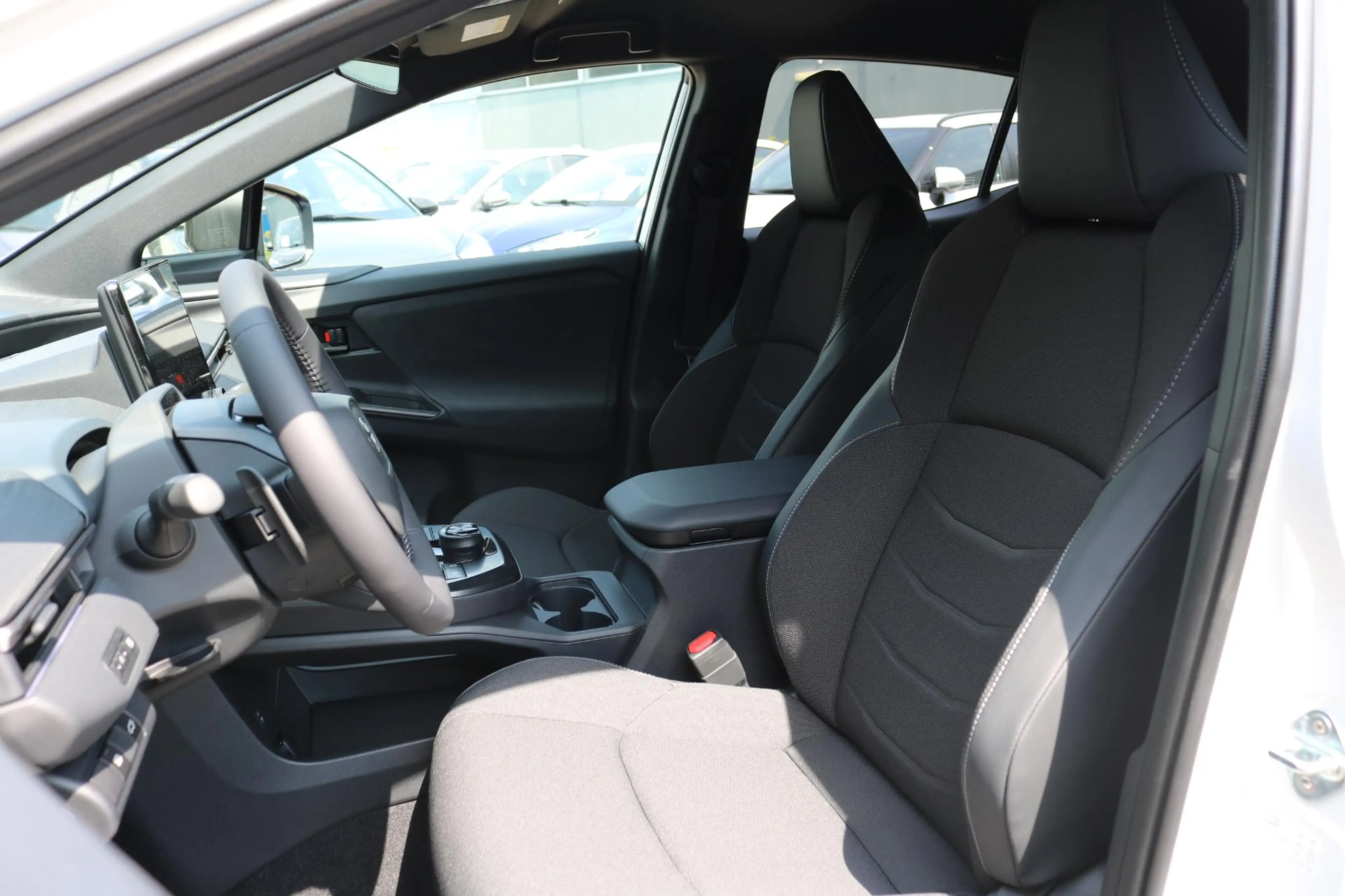 Toyota C-HR+ First Edition 77 kWh , Nieuw en direct leverbaar m — photo 4