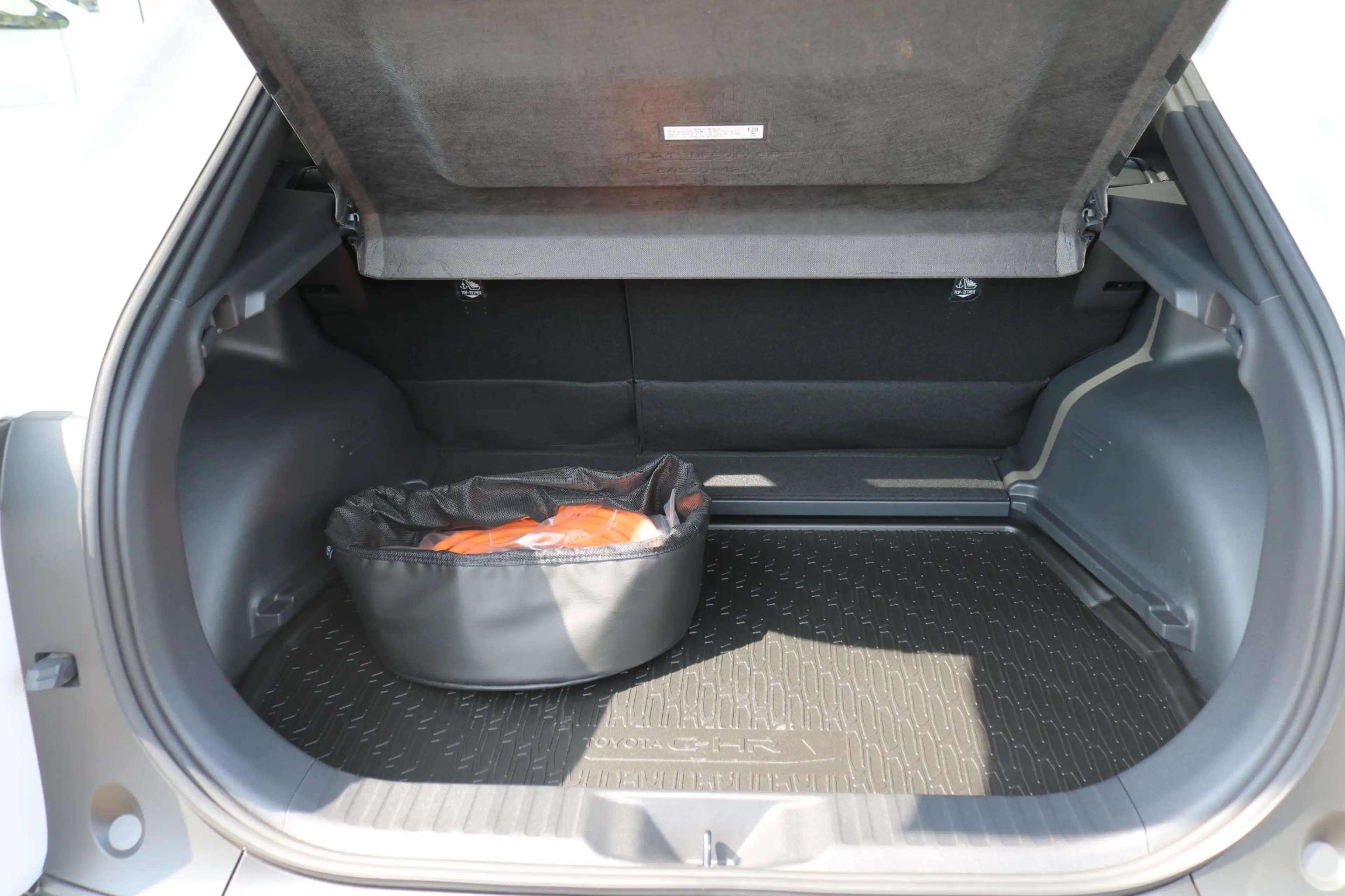 Toyota C-HR+ First Edition 77 kWh , Nieuw en direct leverbaar m — photo 15