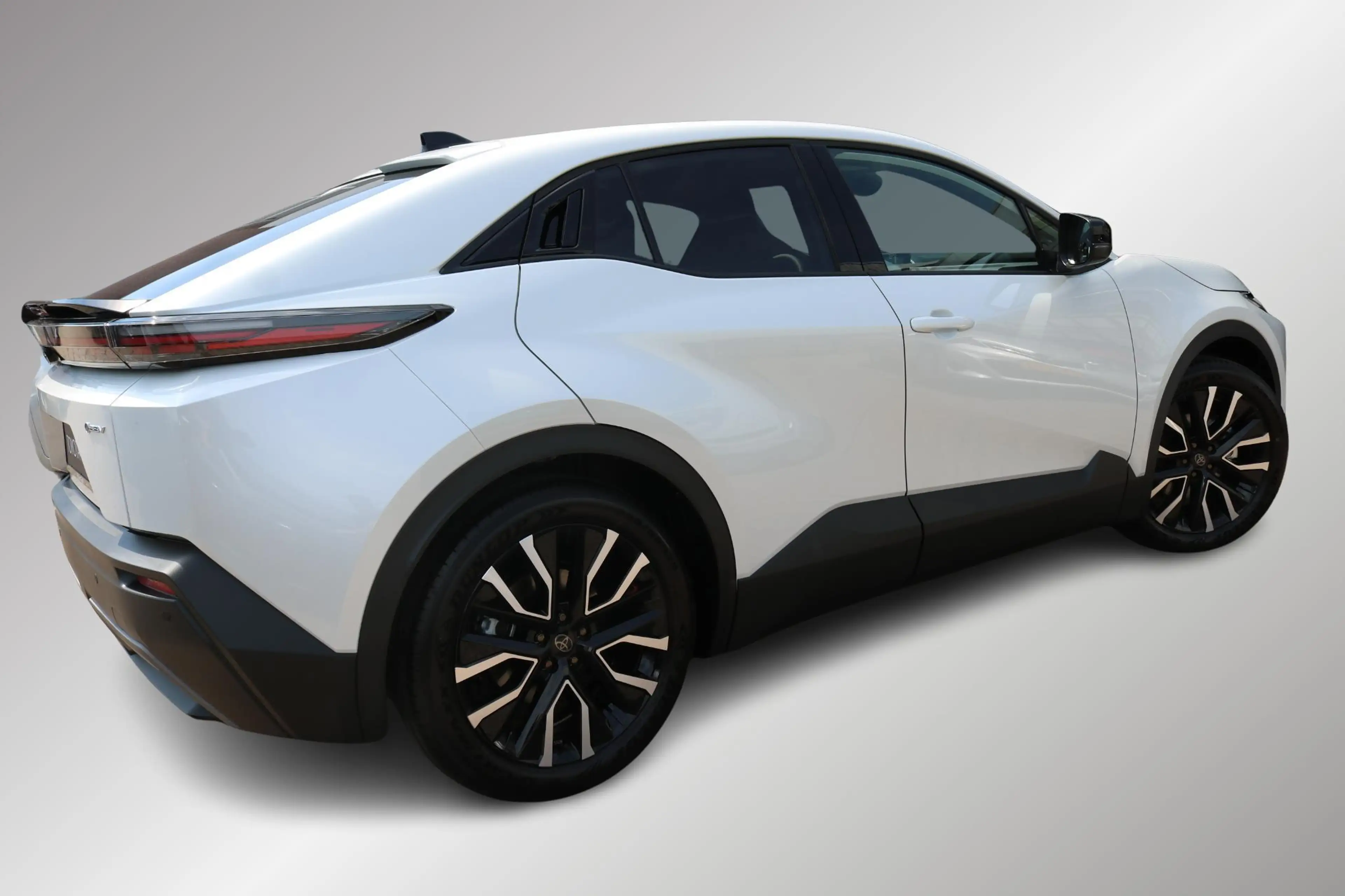 Toyota C-HR+ First Edition 77 kWh , Nieuw en direct leverbaar m — photo 2
