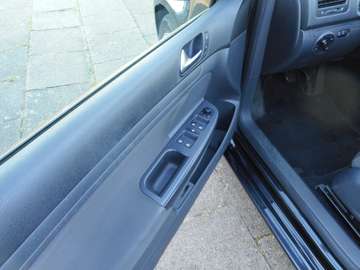 Bild 11 Volkswagen Golf V 5-Türer 1.6 Trendline