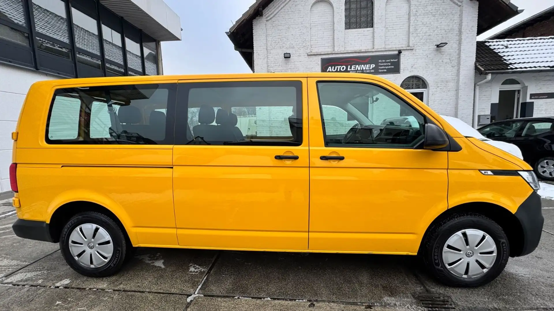 Volkswagen T6 Kombi T6.1 Lang*8-Sitzer*1Hd*Klima*Navi*CarPlay*DAB* Gelb - 2