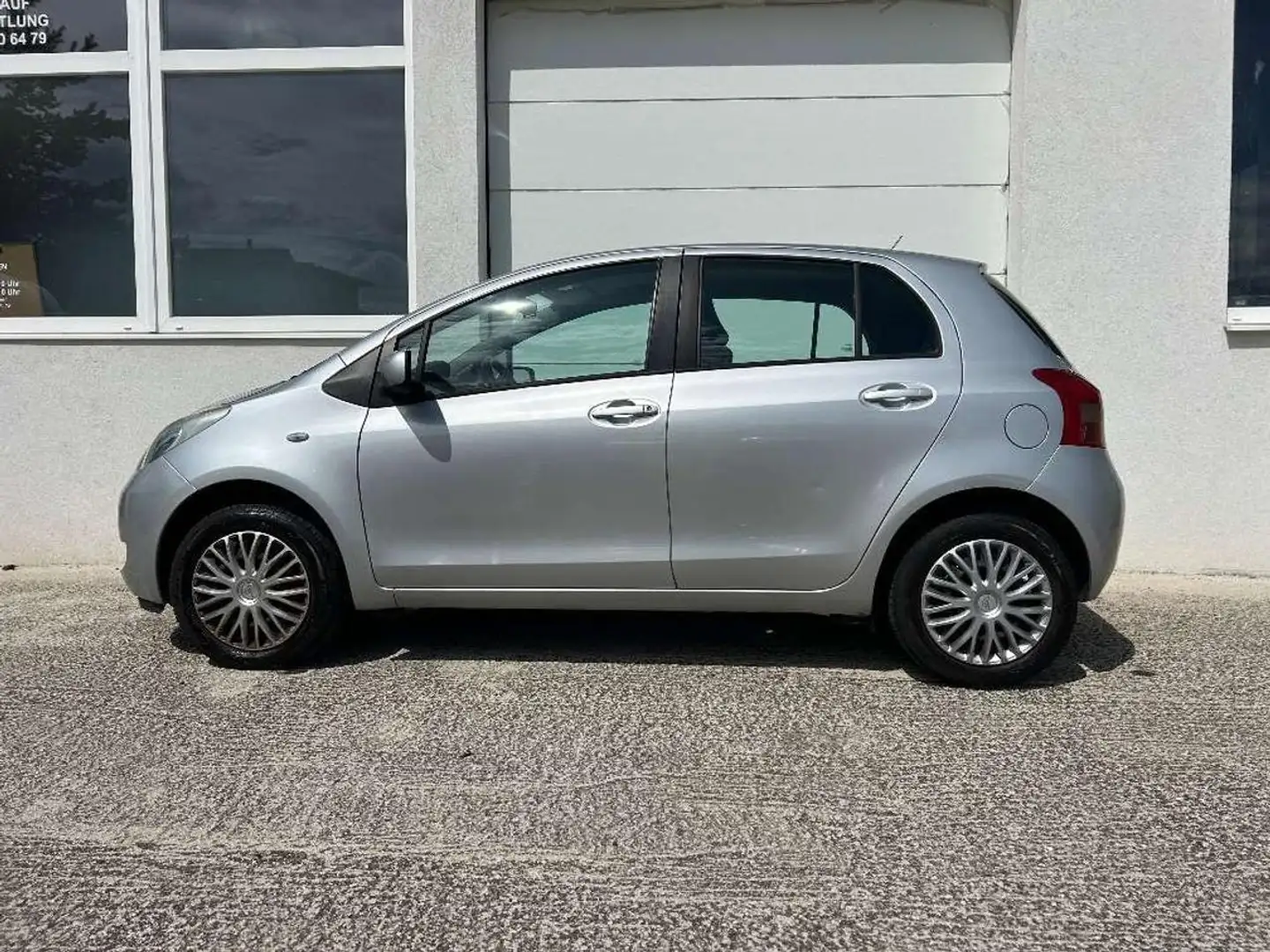 Toyota Yaris 1.0 5 porte Grigio - 2