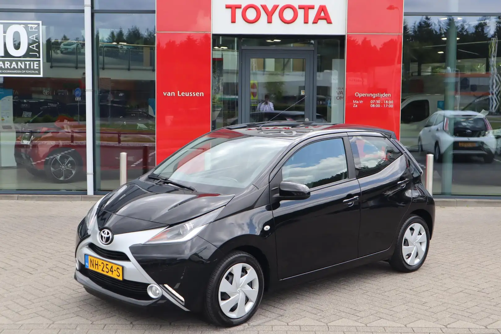 Toyota Aygo X X-PLAY NL-AUTO 1E-EIG DEALER-OND NAVI BLUETOOTH CA Noir - 1