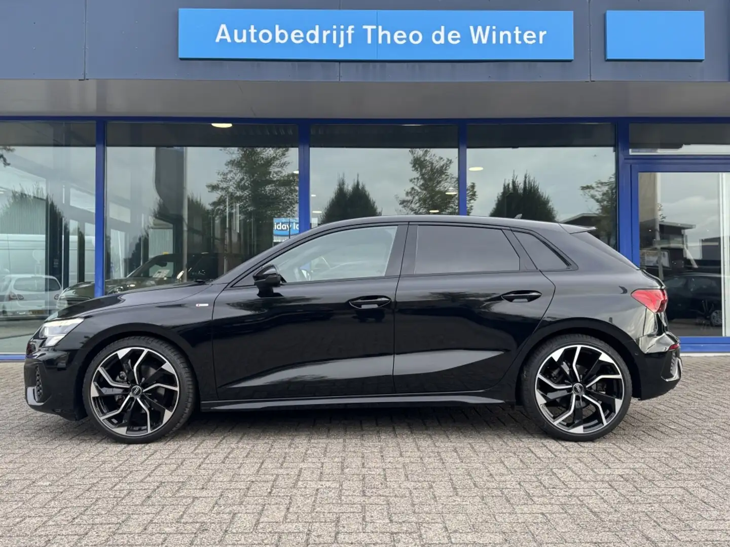 Audi A3 Sportback 30 TFSI S edition| LED, Leder, CarPlay, Noir - 2