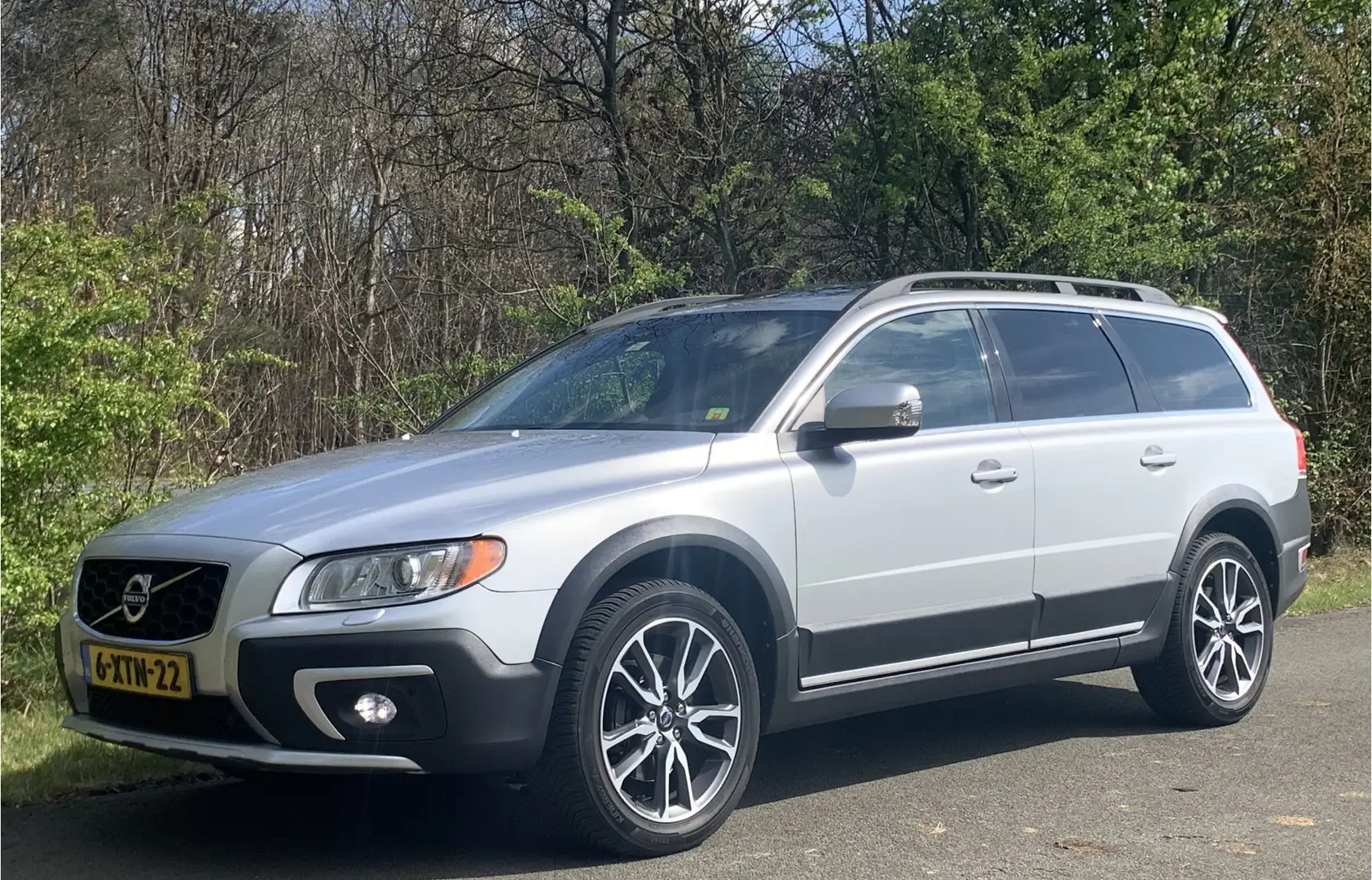 Volvo XC70 D4 181PK Geartronic Momentum, Schuifdak, Xenon, St Gris - 1