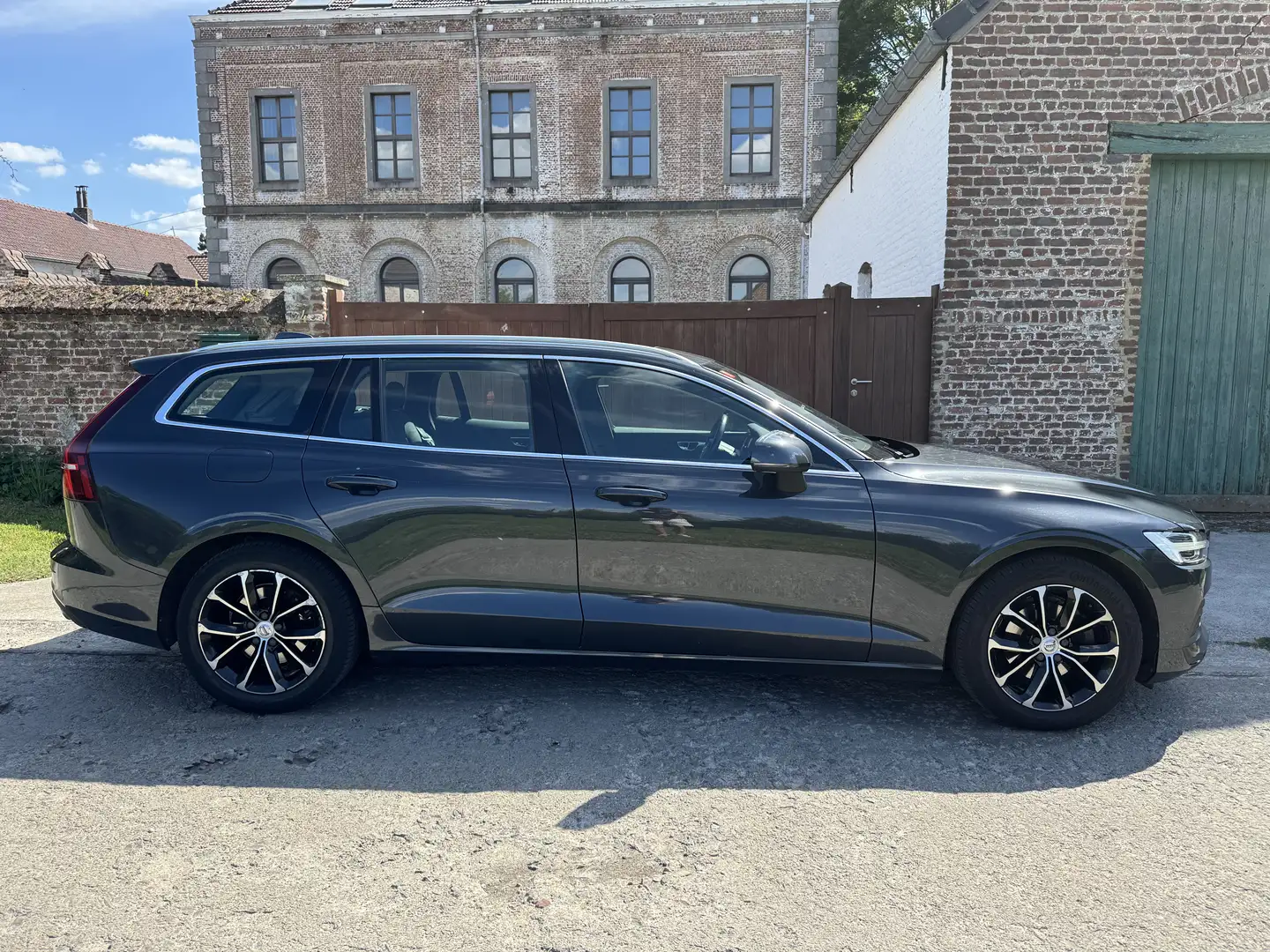 Volvo V60 V60 2.0 D3 Geartronic *PANO*CAM*GPS* Grigio - 2