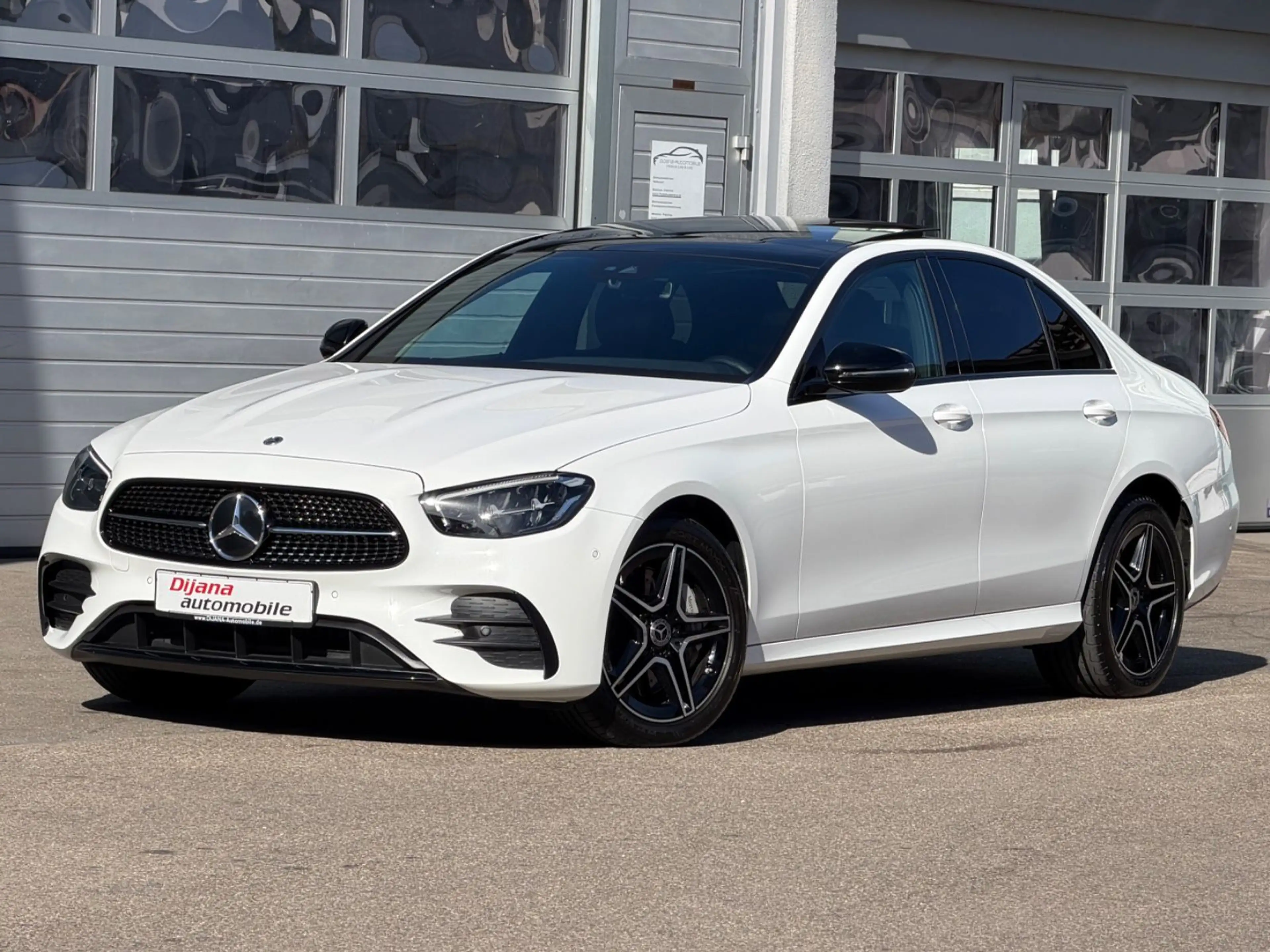 Mercedes-Benz E 300 e AMG Night Pano MBUX Unfallfrei NEUWERTIG!