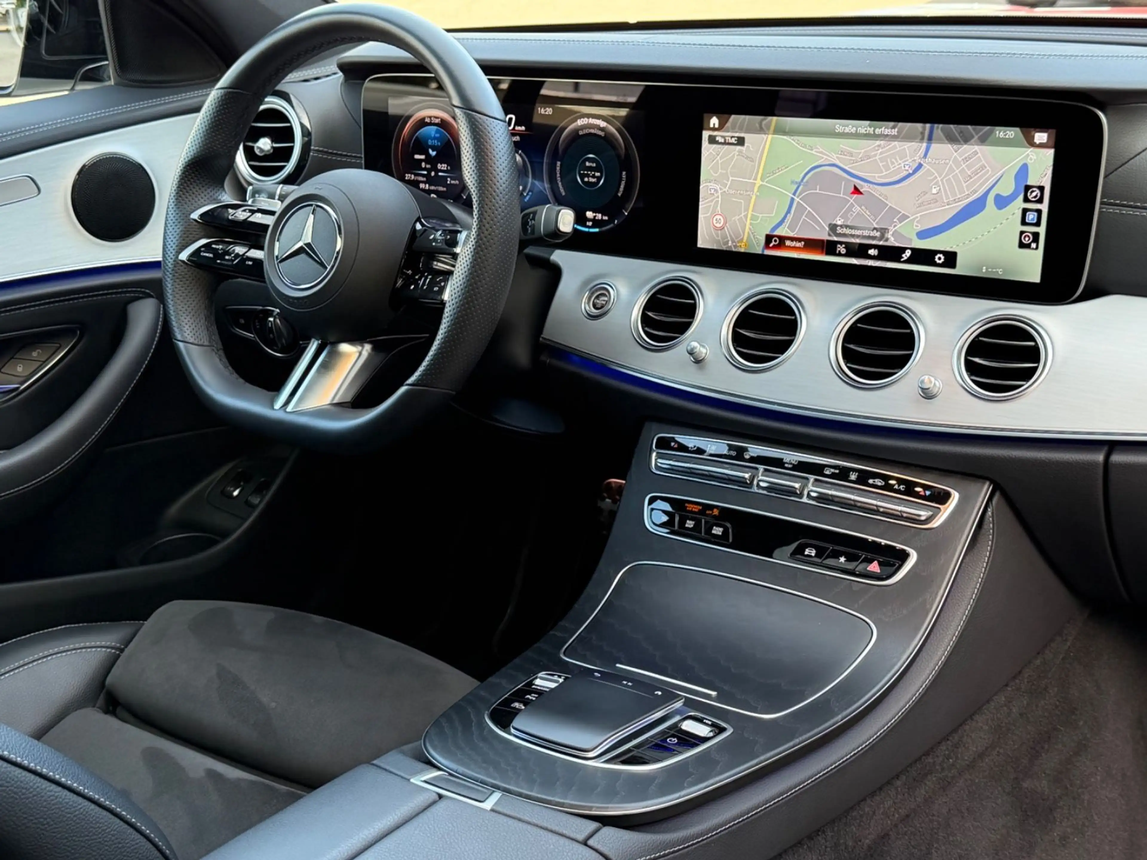 Mercedes-Benz E 300 e AMG Night Pano MBUX Unfallfrei NEUWERTIG! — photo 11