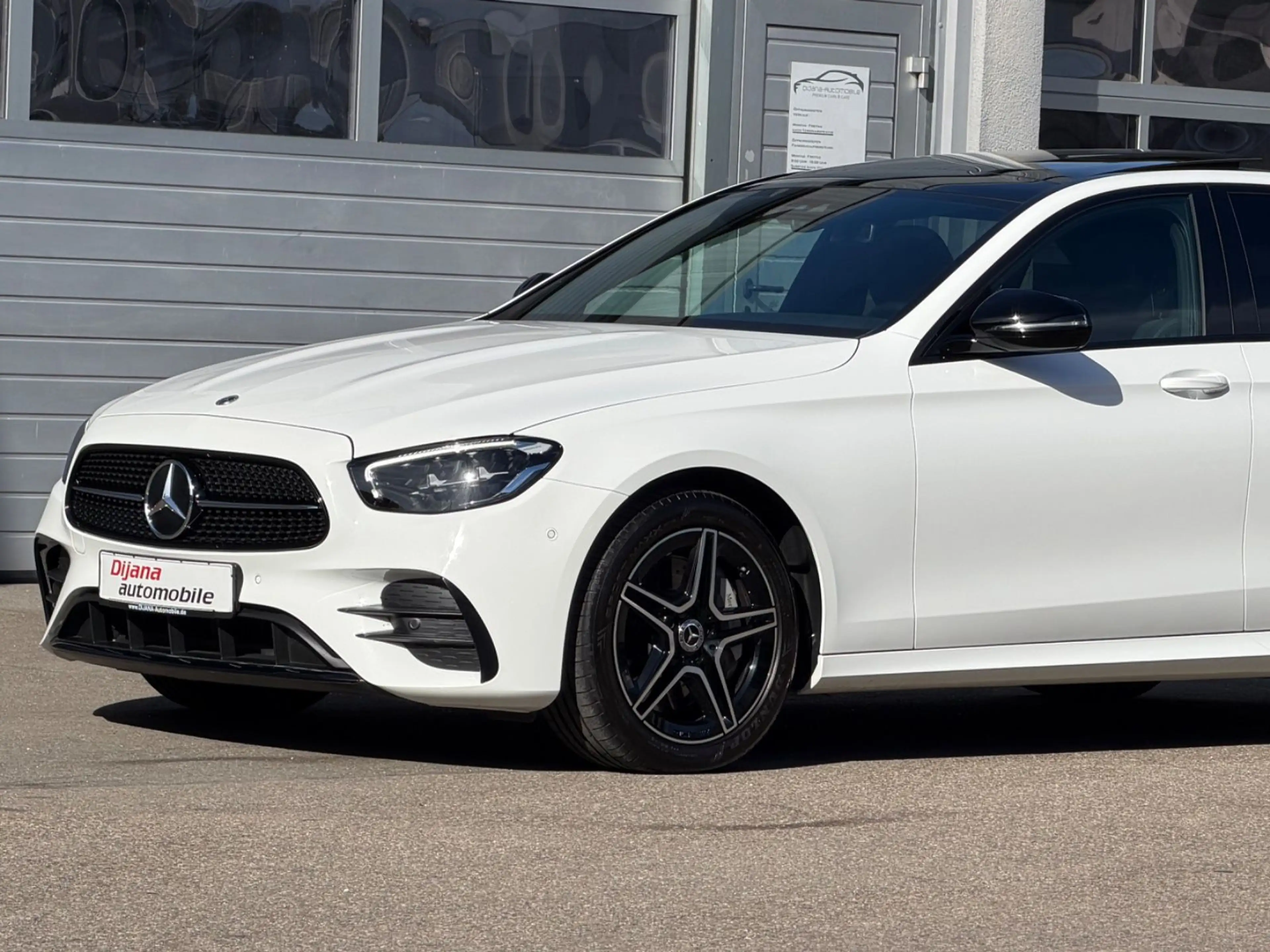Mercedes-Benz E 300 e AMG Night Pano MBUX Unfallfrei NEUWERTIG! — photo 5