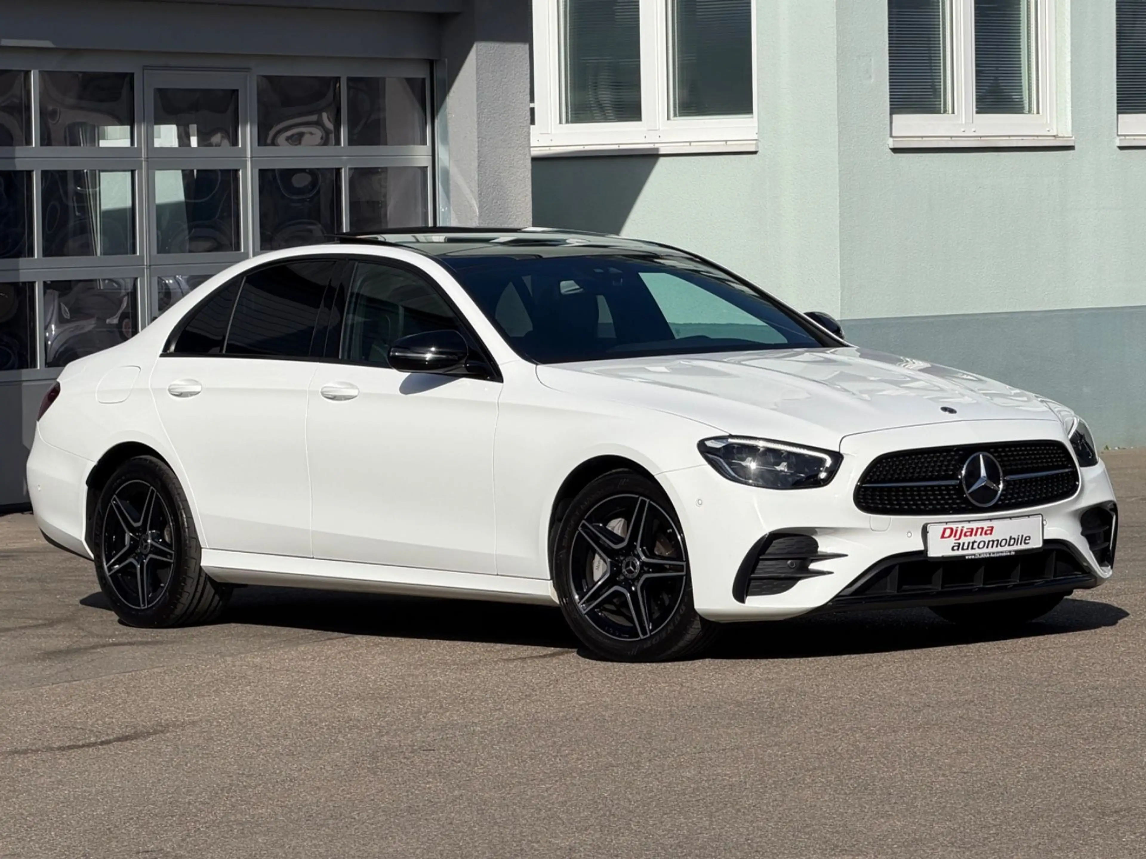Mercedes-Benz E 300 e AMG Night Pano MBUX Unfallfrei NEUWERTIG! — photo 2