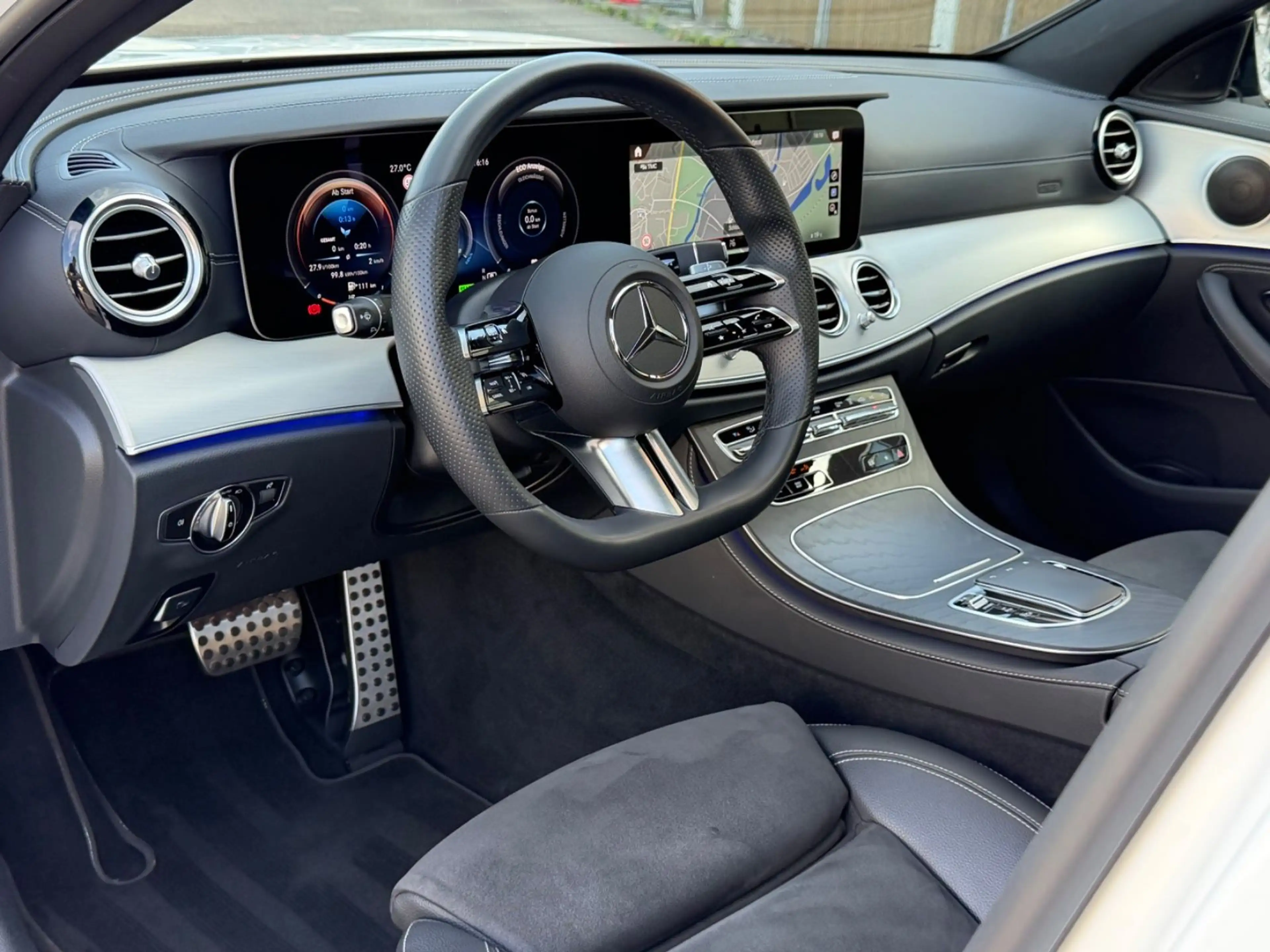 Mercedes-Benz E 300 e AMG Night Pano MBUX Unfallfrei NEUWERTIG! — photo 9