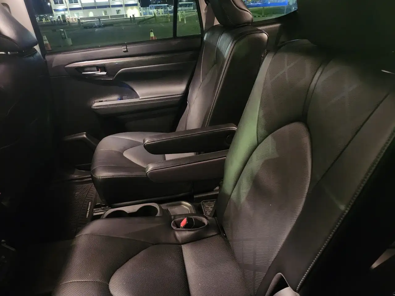 Toyota Highlander снимка Toyota Highlander