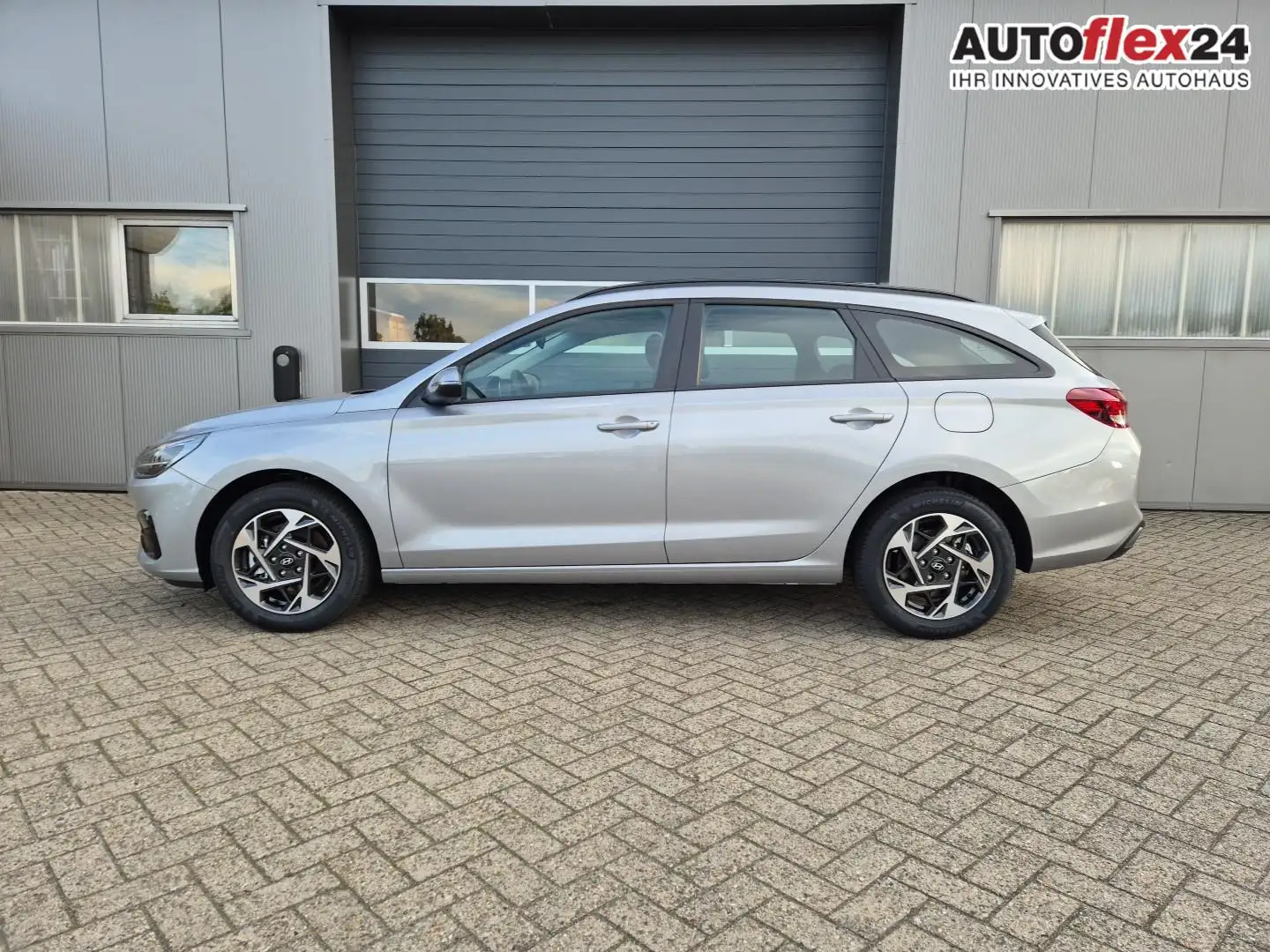 Hyundai i30 Kombi  1.5 T-GDI 95PS Sitzheizung Lenkradheizun... Plateado - 1