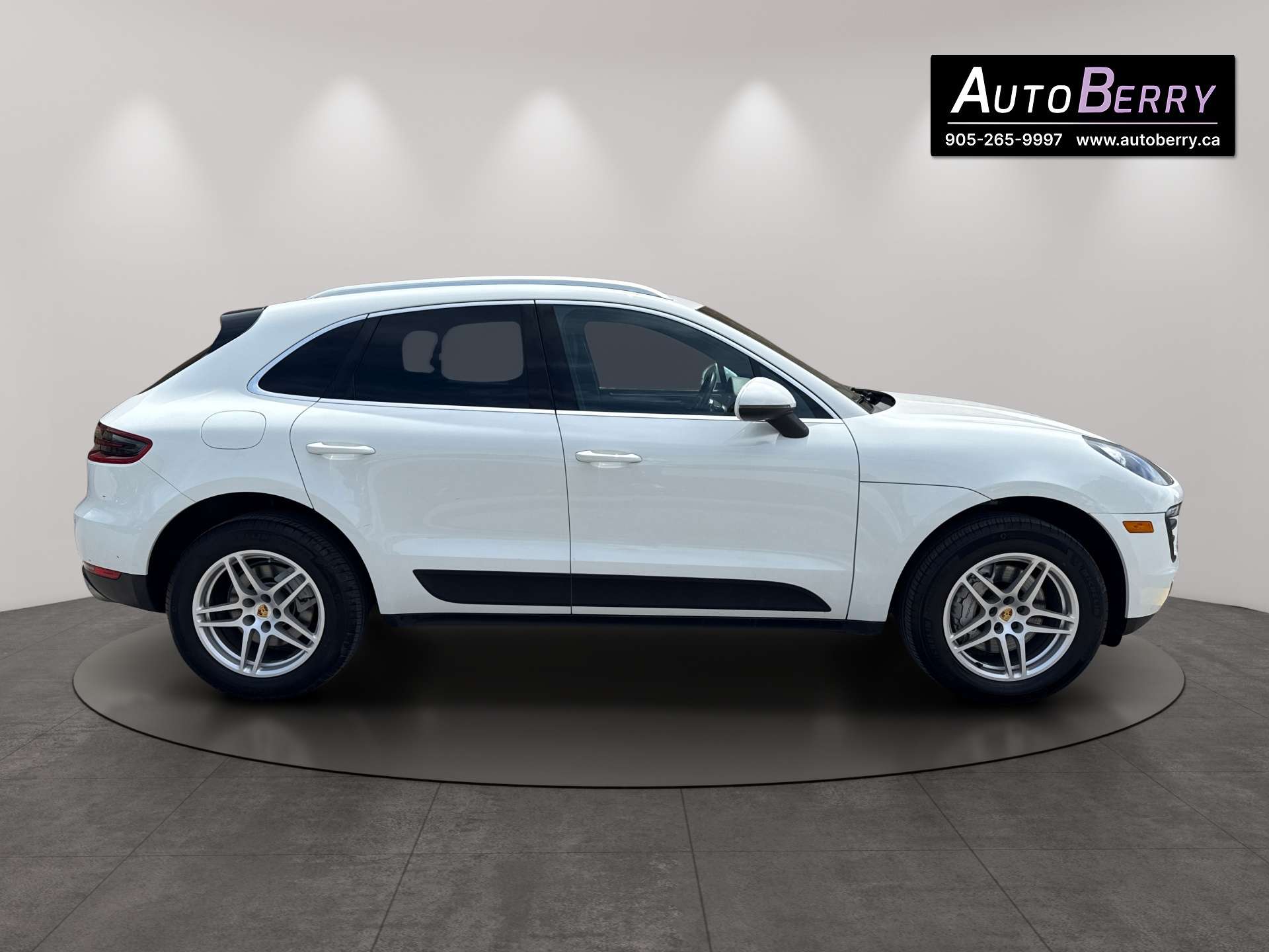 2015 Porsche Macan AWD 4dr S thumb 9