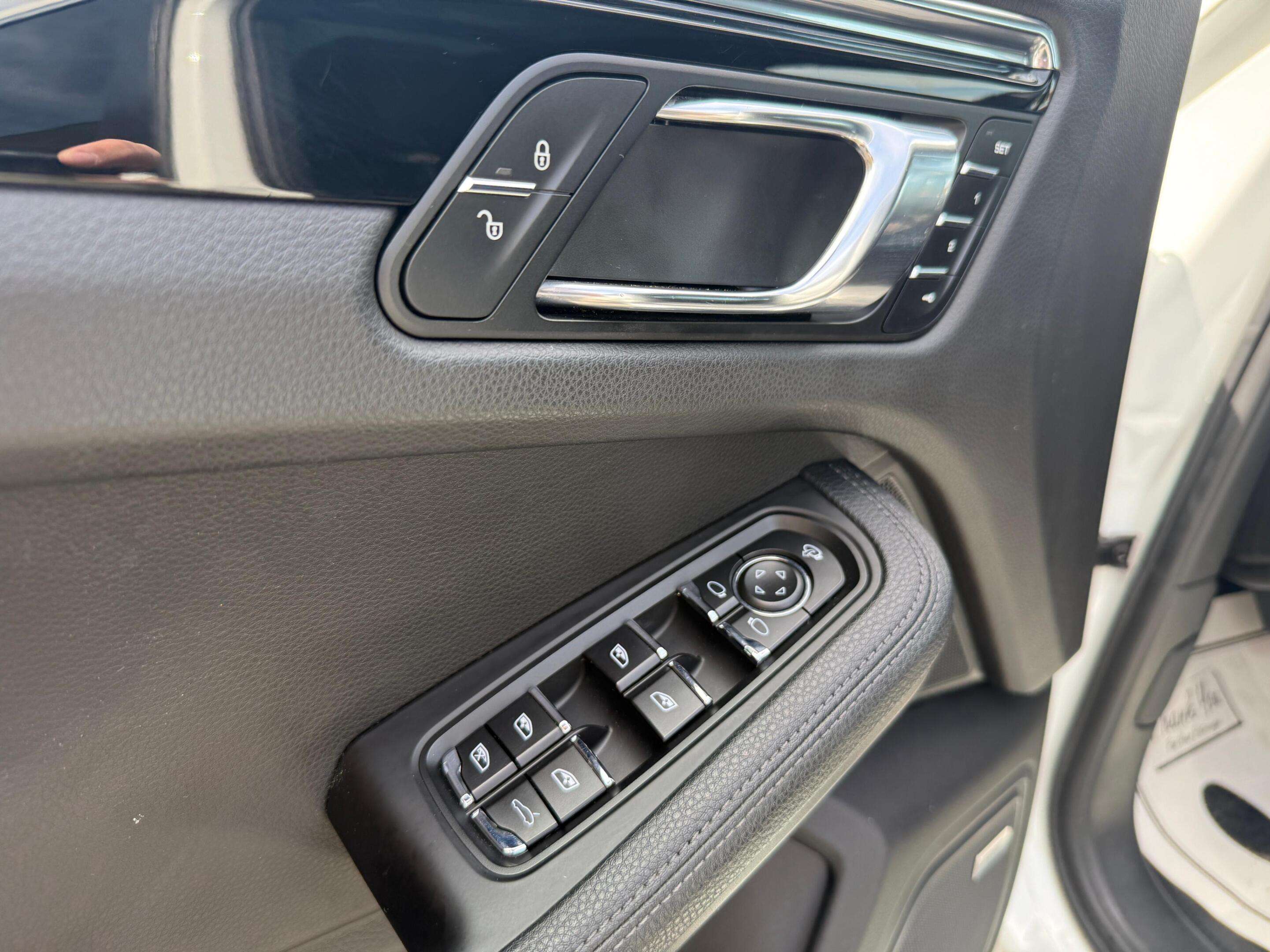 2015 Porsche Macan AWD 4dr S thumb 10