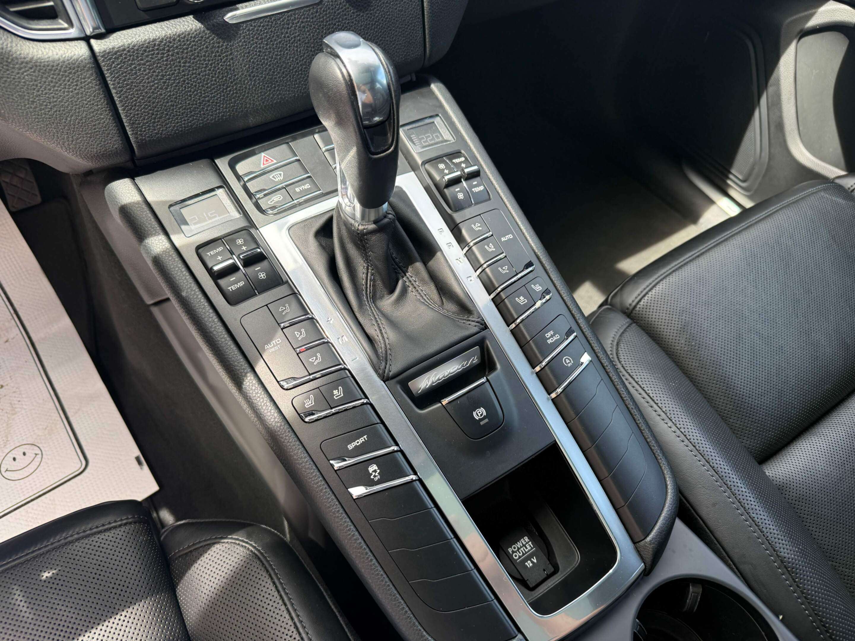 2015 Porsche Macan AWD 4dr S thumb 16