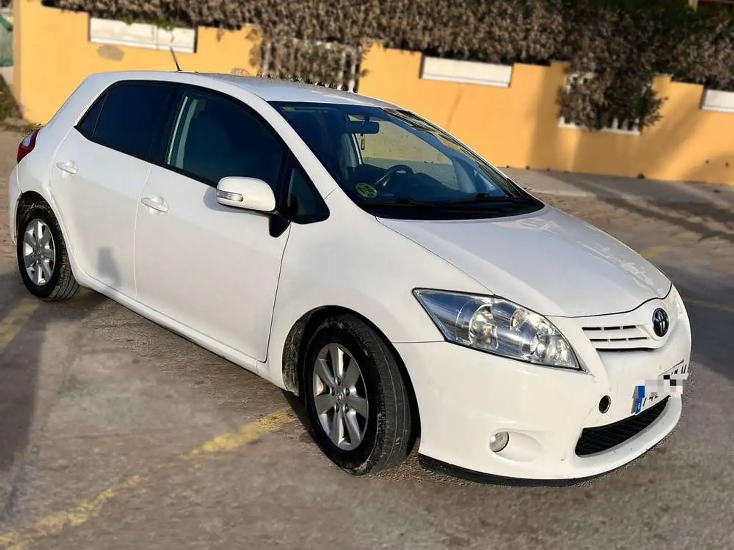 Toyota Auris 90D Live Blanco - 1