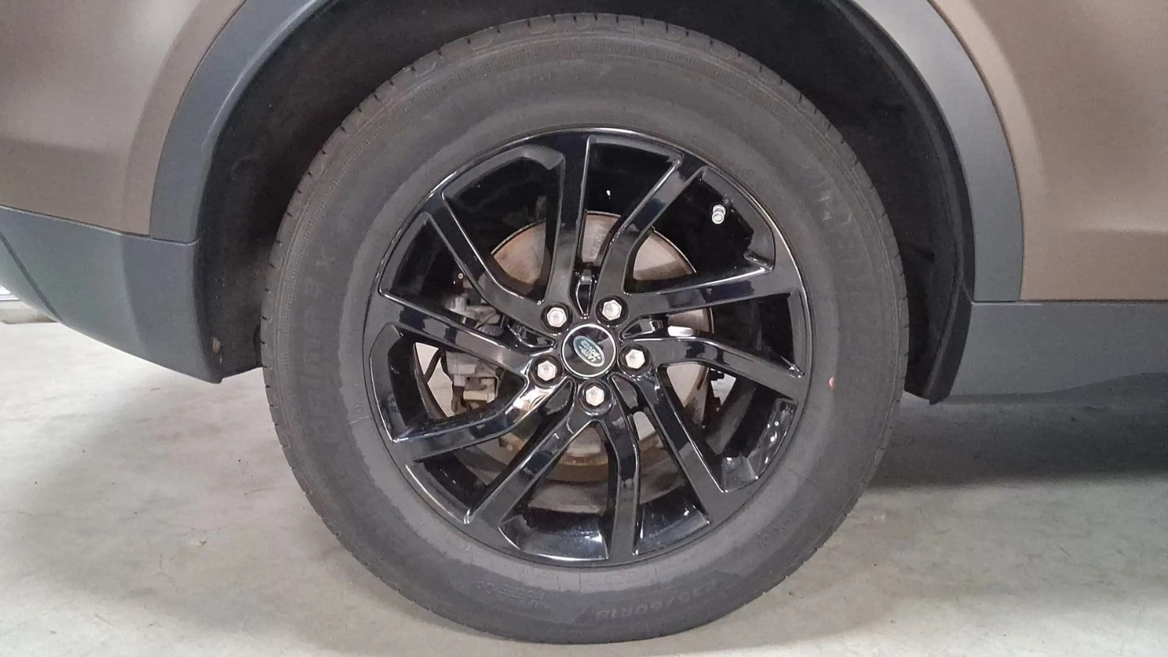 Land Rover Discovery Sport SE AWD — photo 14