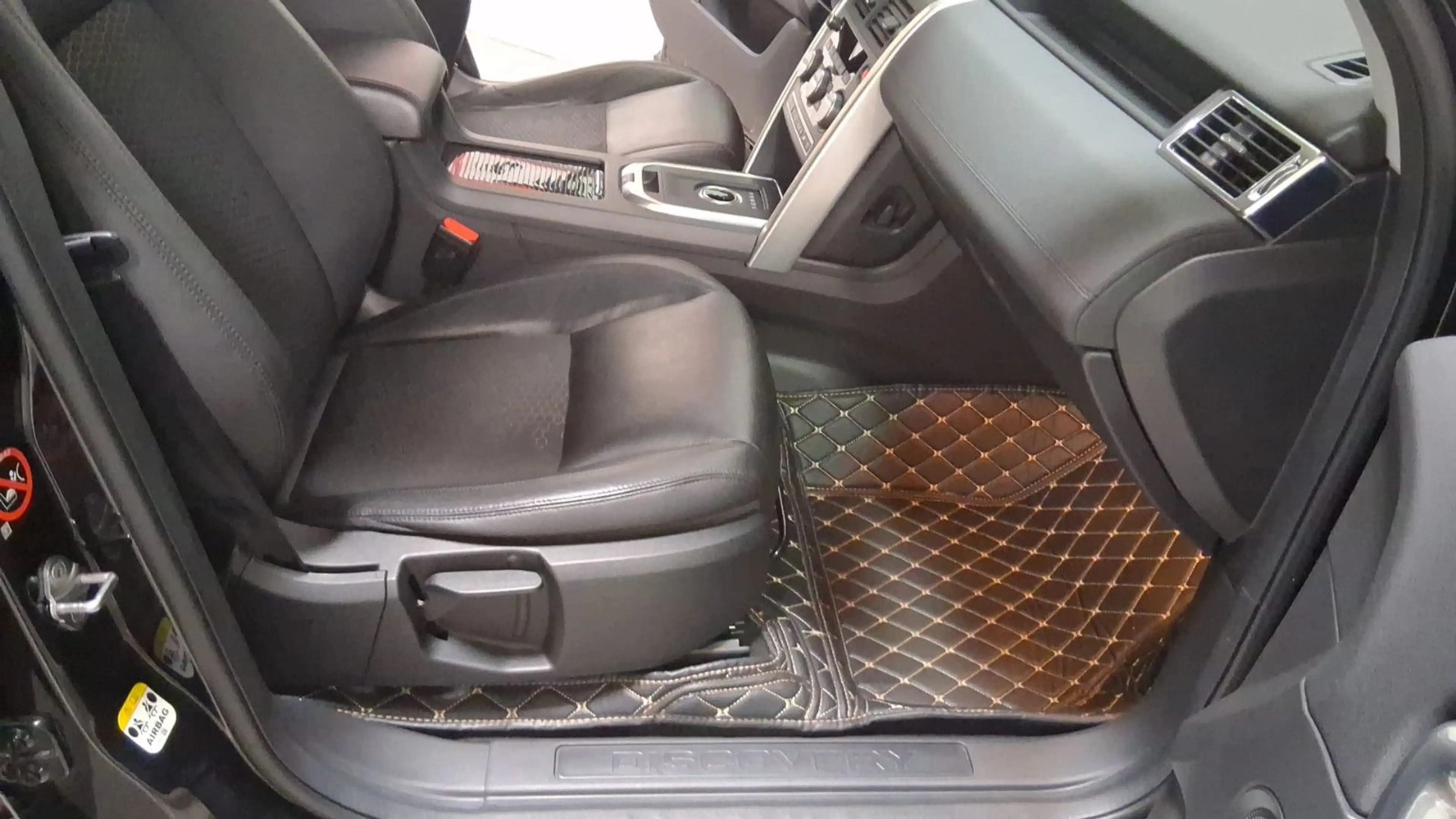 Land Rover Discovery Sport SE AWD — photo 8