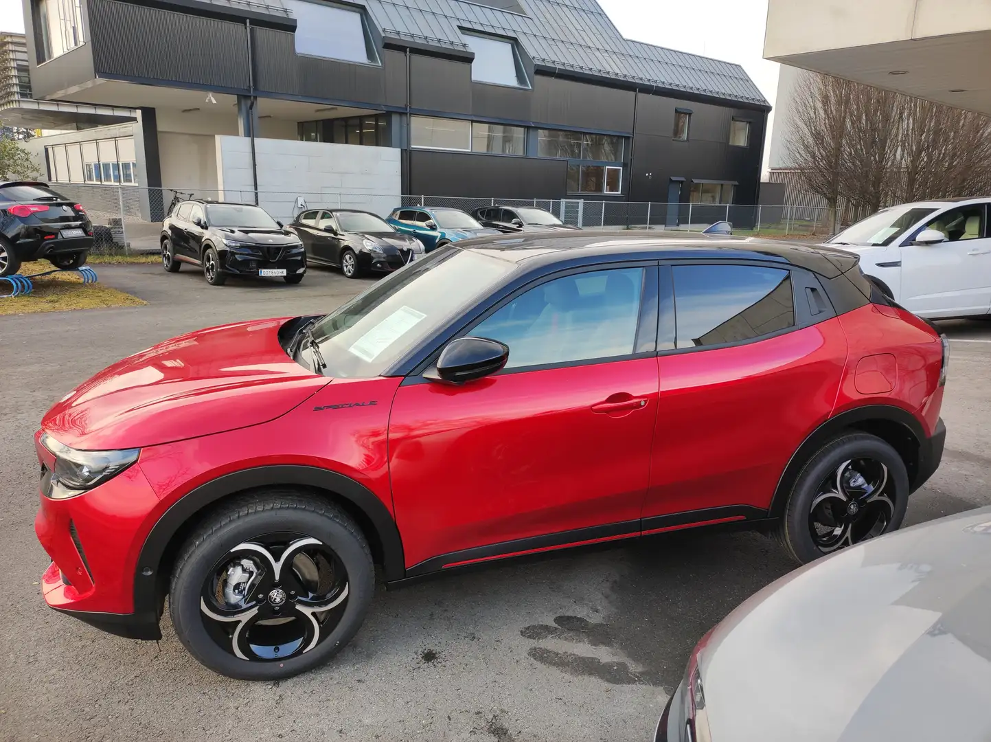 Alfa Romeo Junior Ibrida Speciale 1.2 MHEV e-DCT6 Rot - 2